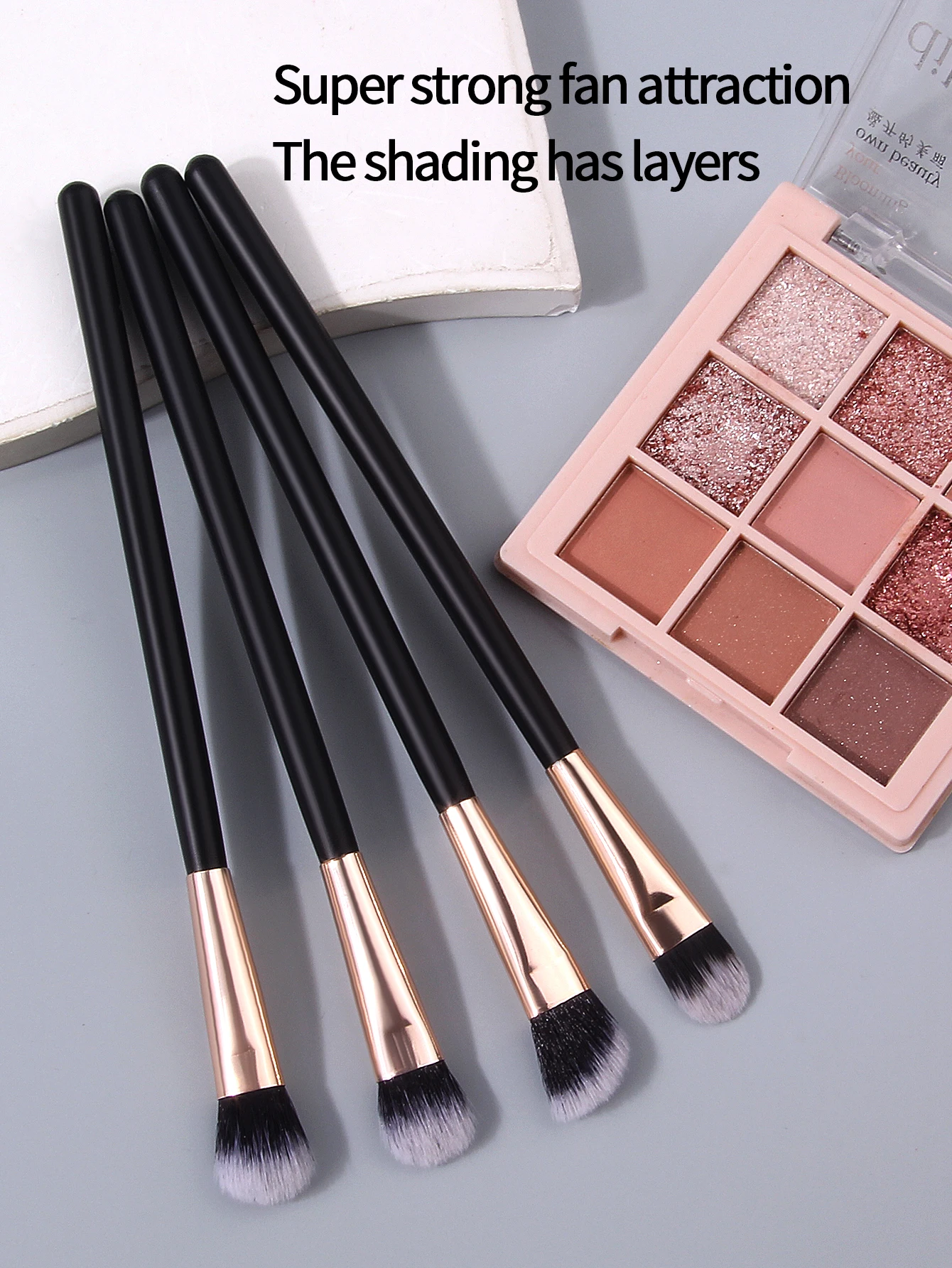 Ensemble de pinceaux pour fard à paupières, 4 pièces, manche en bois noir et or, poils doux sans hangar pour mélanger l'ombrage, mettre en évidence le maquillage quotidien, nouveauté 2025