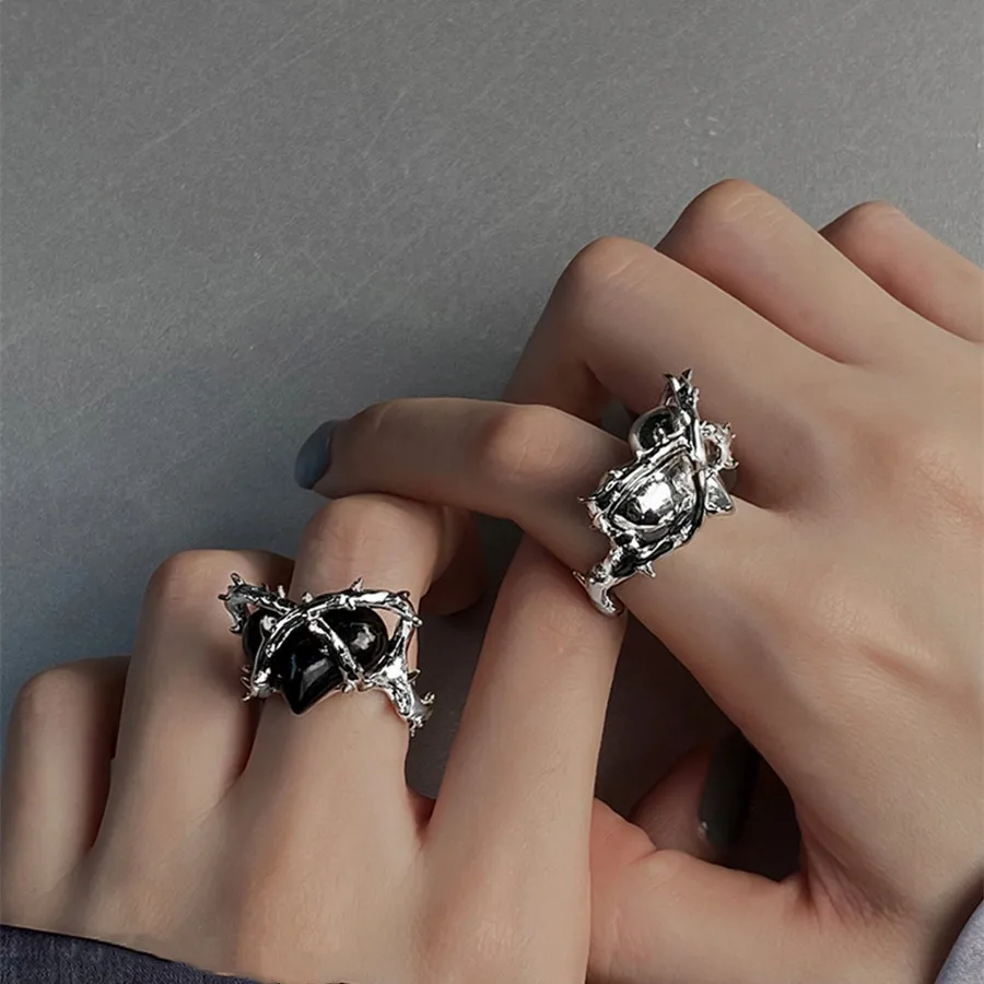 Dark Thorns Heart Ring Punk Hip Hop Gothic Lovers Heart Ring Fashion Street Men and Women Jewelry Gifts