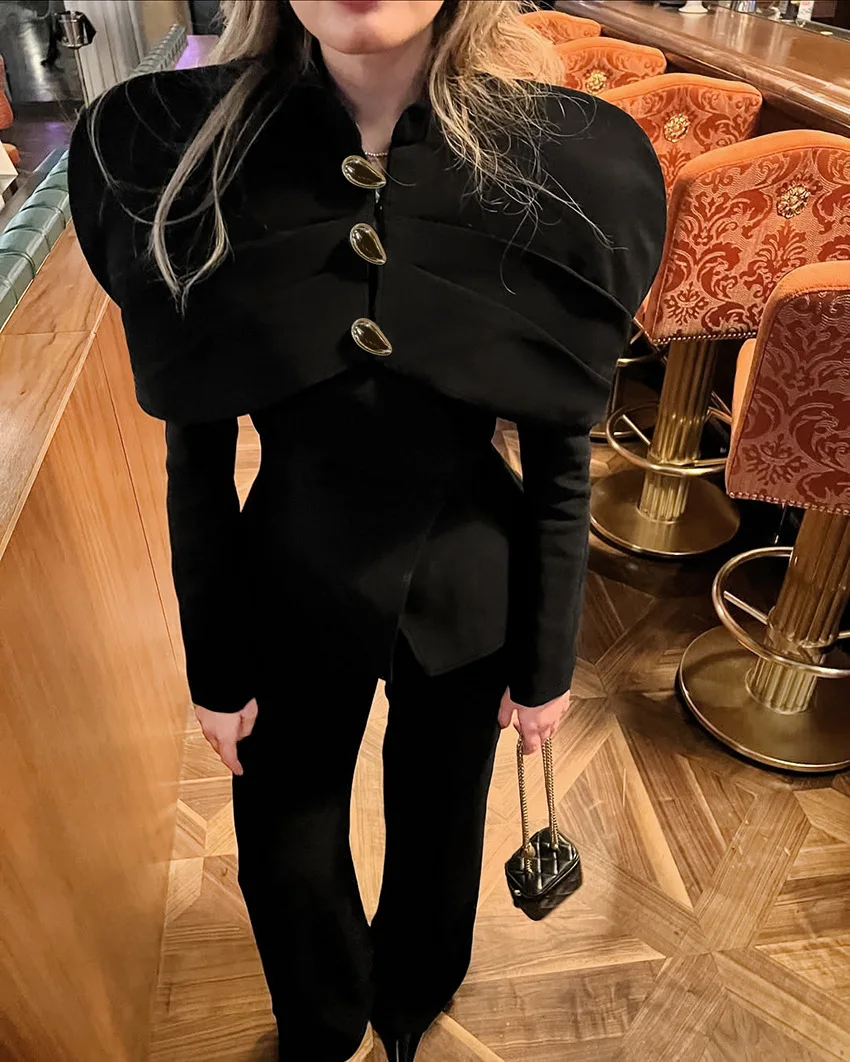 

Women's Jacket 2026 Spring New French Personalized Style Solid Color Stand Up Collar Metal Button Bubble Sleeve Jacket