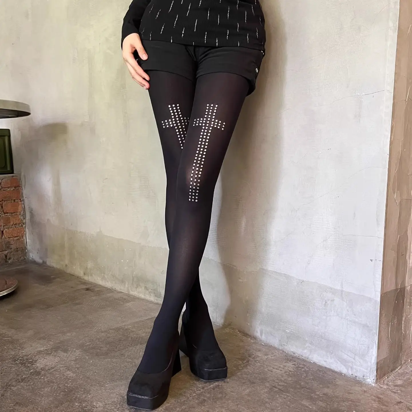 Retro 2000s tight pants women's cross hot brick shorts aesthetic stretch hip-hop street casual cosplay emotional girl style y2k