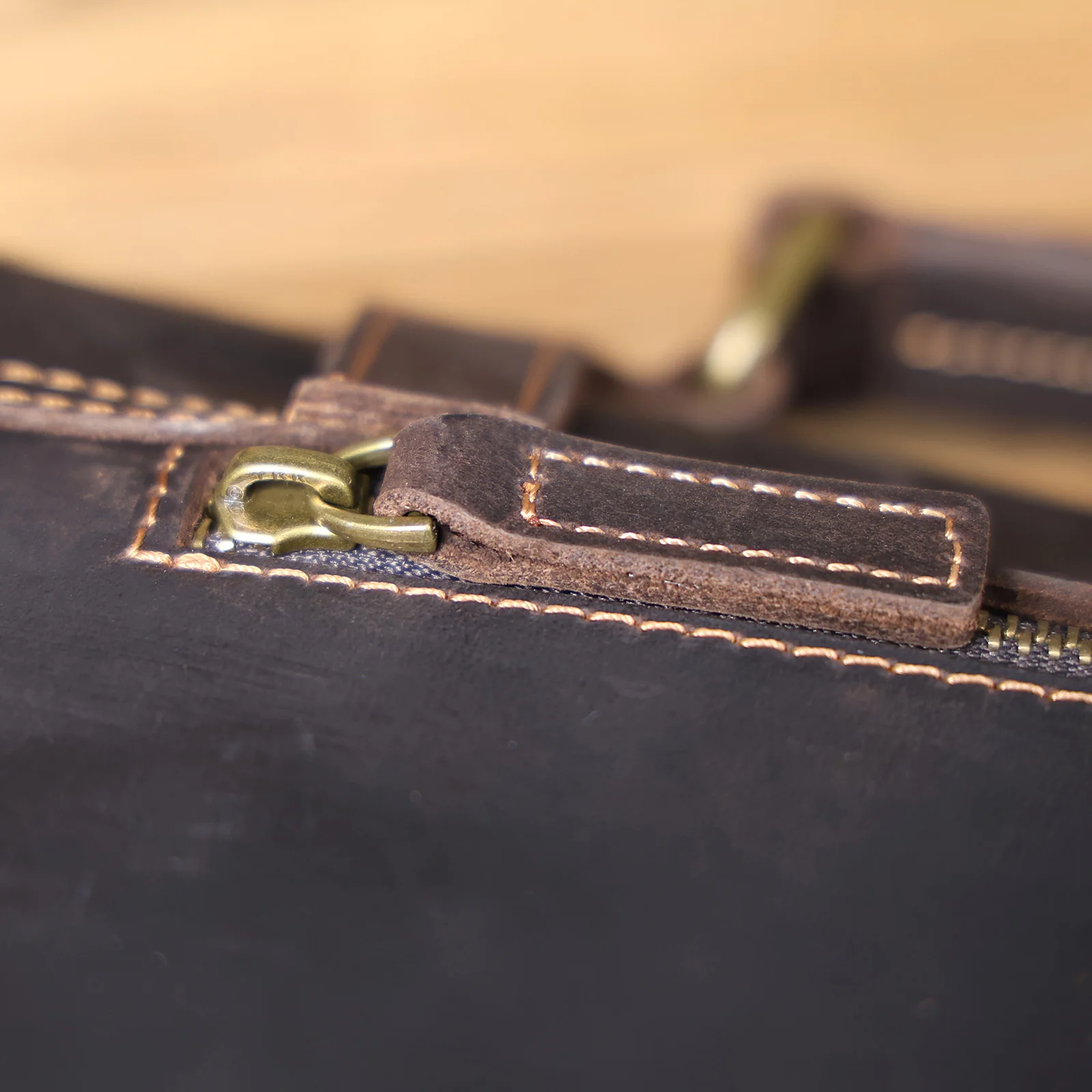 Vintage handgefertigte Aktentasche aus Crazy-Horse-Leder für Herren, echte Leder-Umhängetasche, Dual-Use-Laptop-Rucksack – Detail 19
