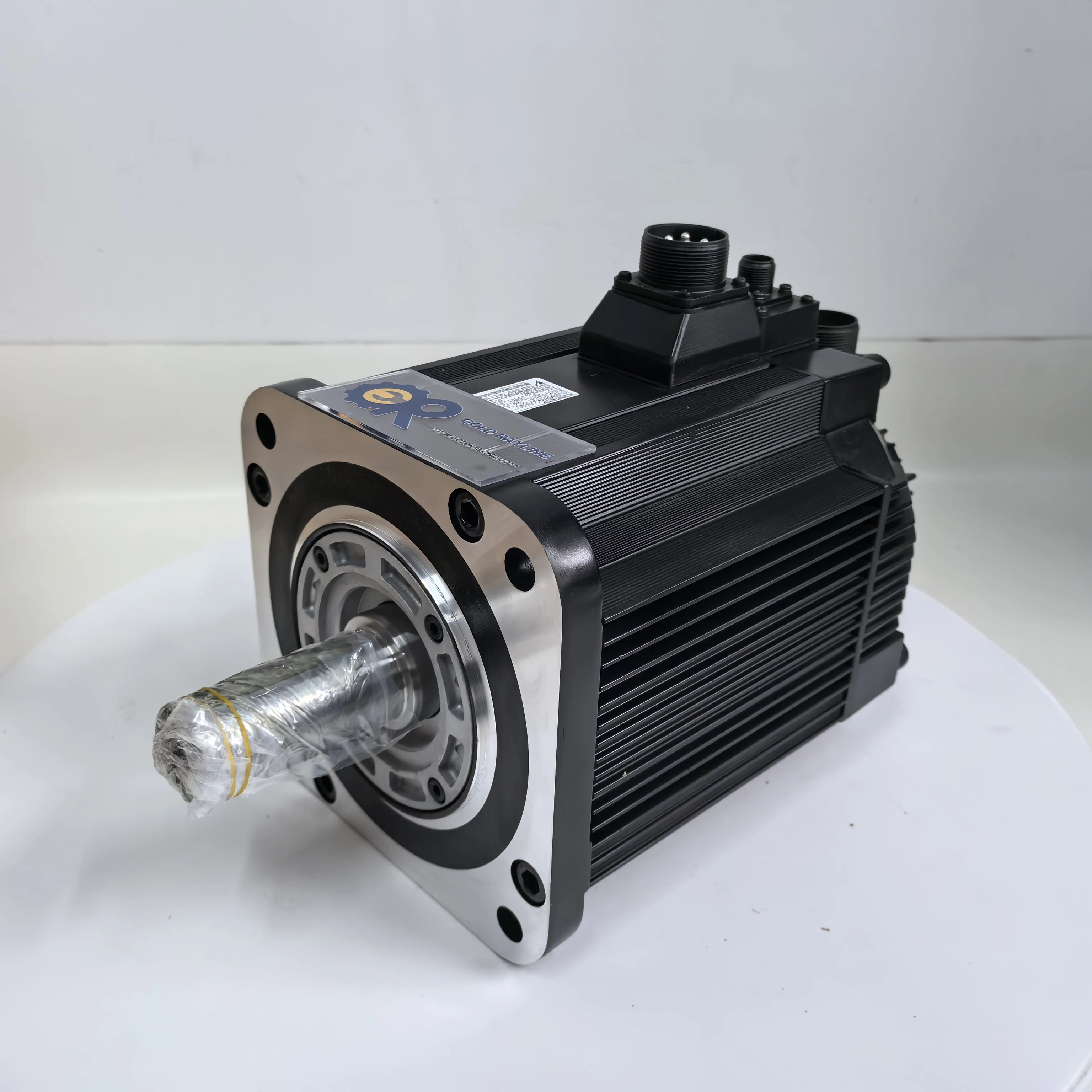 محرك سيرفو Yaskawa SGMGH-44DCA6H-OY جديد في المخزون شحن سريع