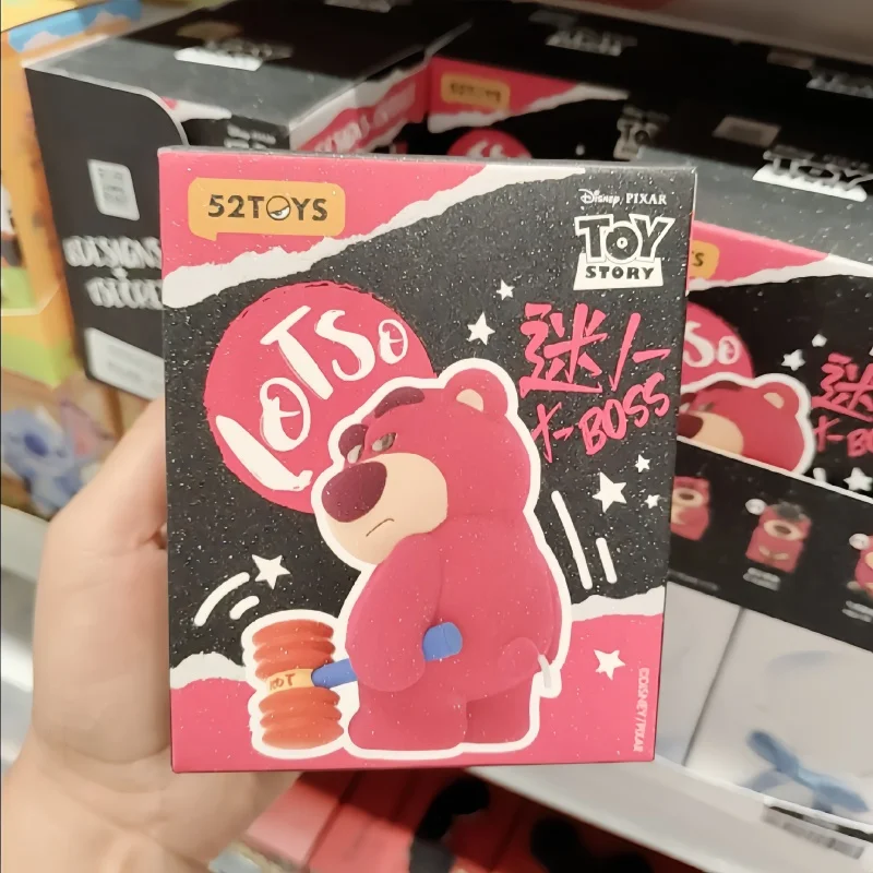 

Оригинальные 52 игрушки Lotso Huggin Bear 3nd Charming Big Boss Series Blind Box Аниме Фигурки Mystery Box Декор Коллекция Подарки на заказ