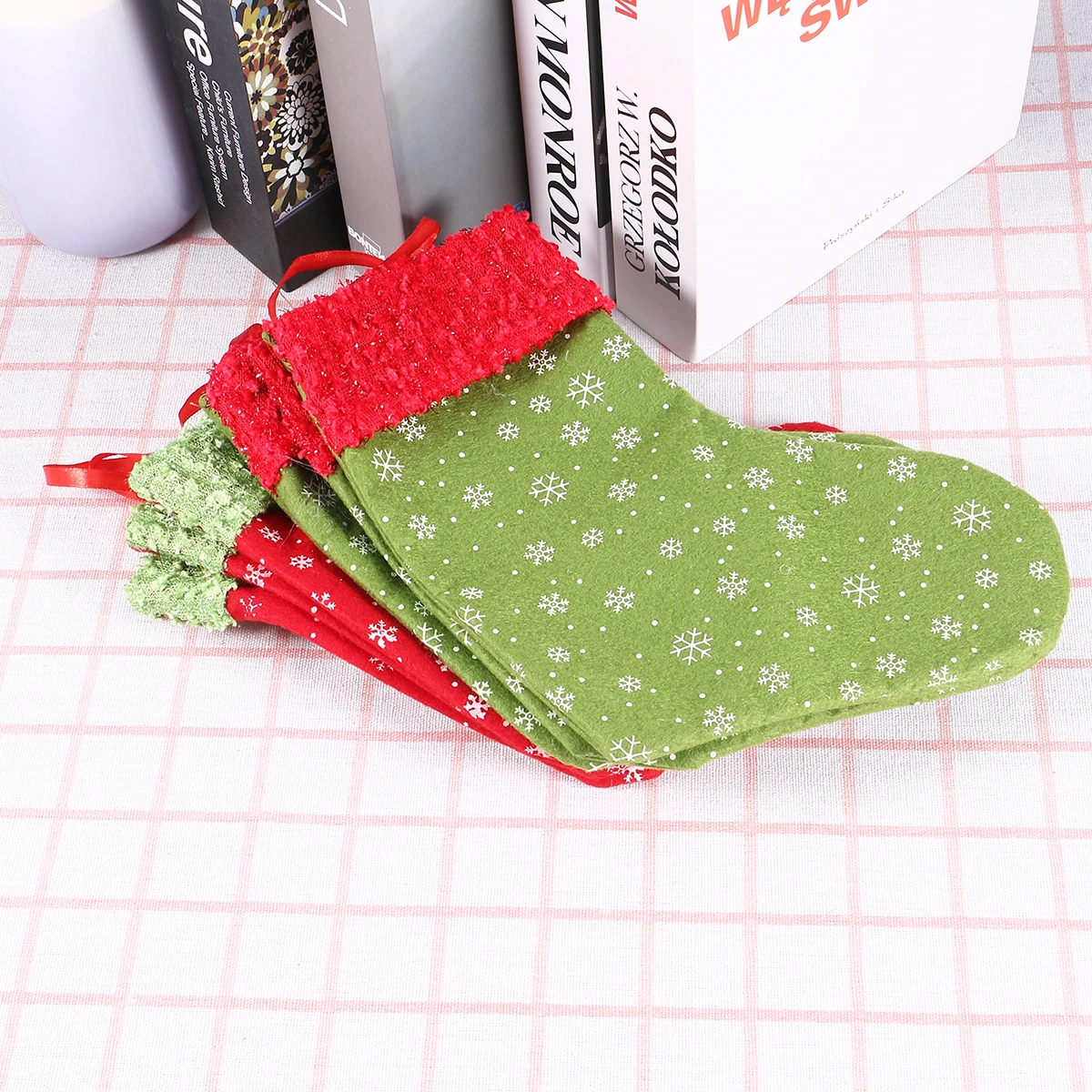 

Christmas Socks Decoration Mini Stockings Red Green Reusable Eco Christmas Gift Socks Bags Hanging Fireplace Ornaments Gifts
