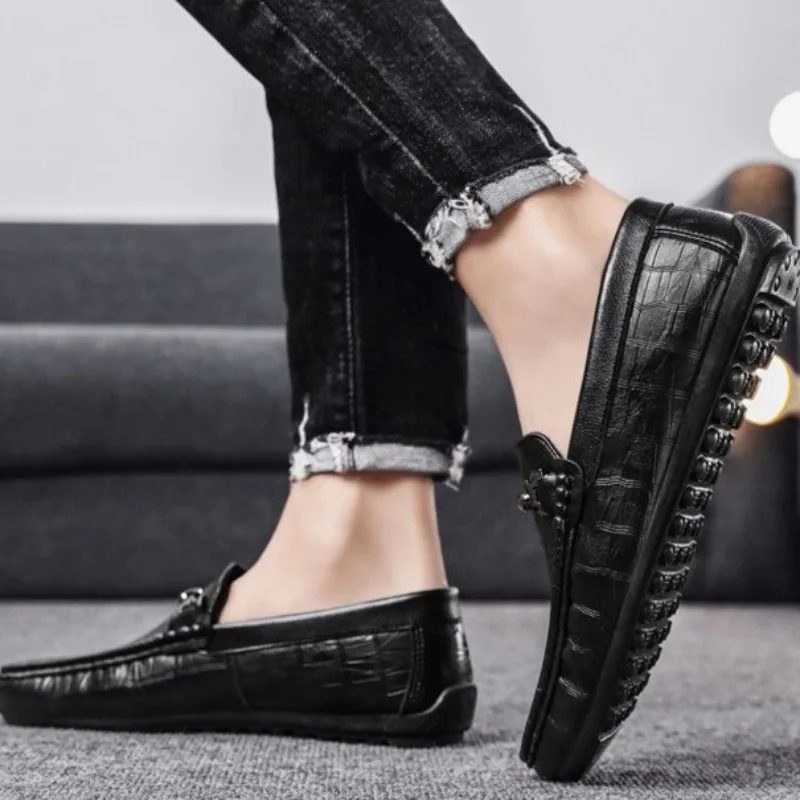 Men\'s Leather Shoes Round Toe Flat Black Male Casual Shoe Legitimate Designer in Promotion New Footwear Offer Social 2025 Trend