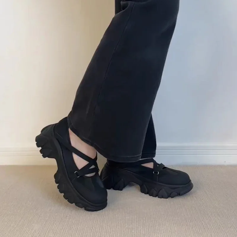 

Туфли-лодочки на каблуке. Женские балетки на массивном каблуке и платформе с крючками. Модельерские универсальные повседневные кроссовки.