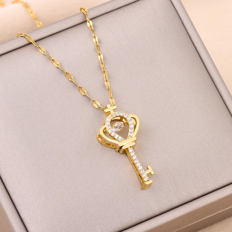 Fashion Ladies Crown Key Pendant Necklace Creative Light Luxury Heart Jewelry Girl Anniversary Birthday Wedding Party Gift