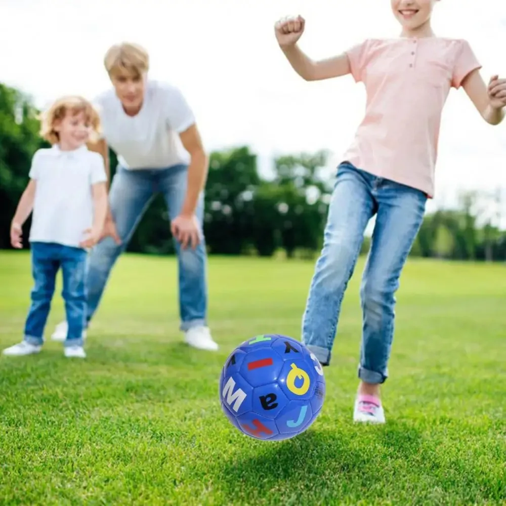 Leve 15cm mini futebol crianças pré-escolar brinquedo futebol pequena cor brilhante bola de treinamento jogo interior