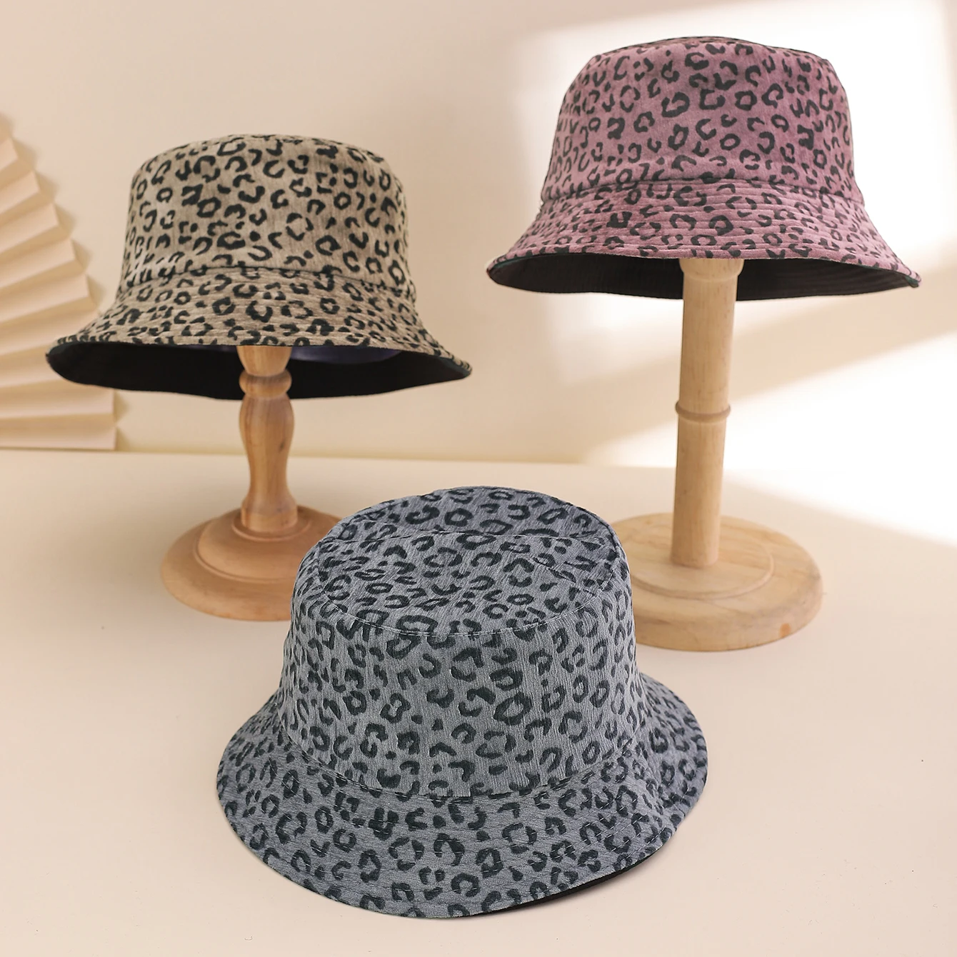 Printed U leopard print corduroy wide-brimmed plain face, small retro fashion fisherman hat, autumn daily outing and shopping