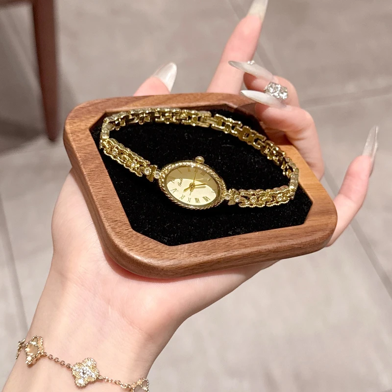 Classic trend women's watch light luxury simple waterproof 2025 new quartz watch birthday gift