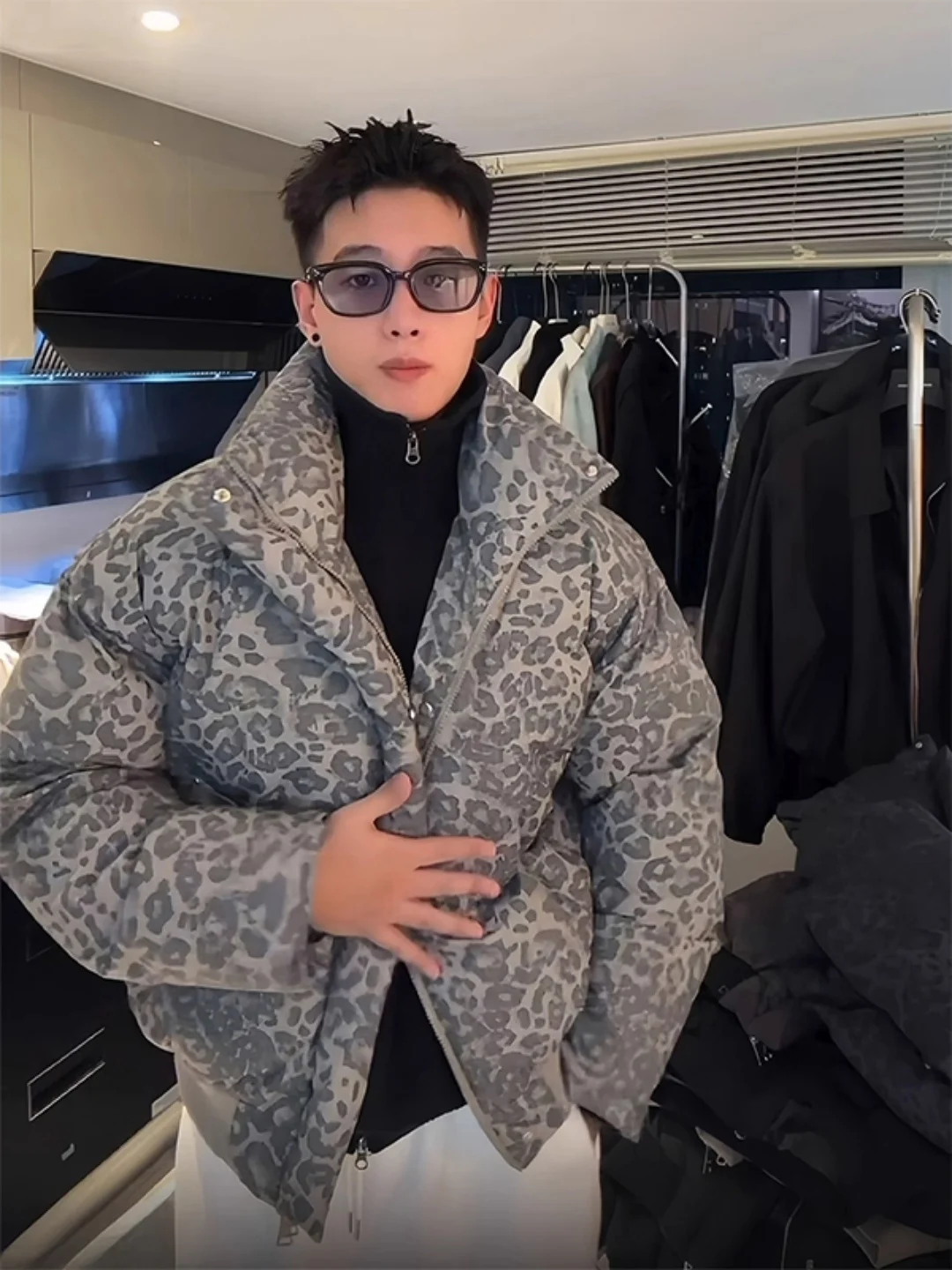 

k ey Leopard Print Stand Collar Men's Winter Thiened down Cotton Jaet ort American Retro Bread Sle Warm Coat