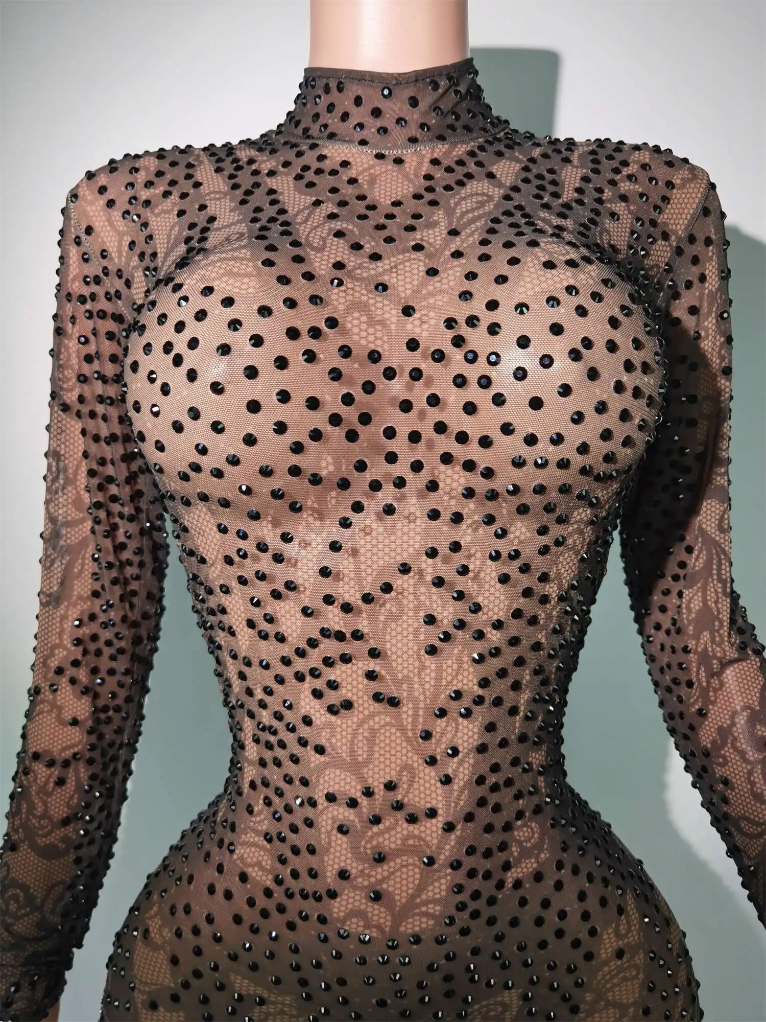 女性のセクシーな誕生日イブニングウエディングドレス写真撮影ステージ着用キラキラ黒のラインストーンタッセルショートドレス