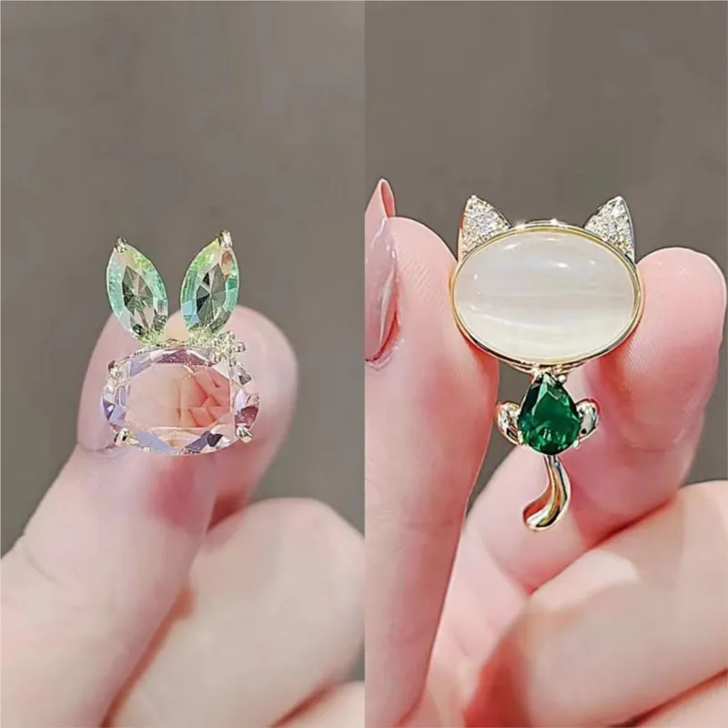 SKEDS Trendy Shiny Rhinestone Rabbit Small Size Brooch Pin Badges For Women Lady Clothing Coat Party Accessories Brooches Gift