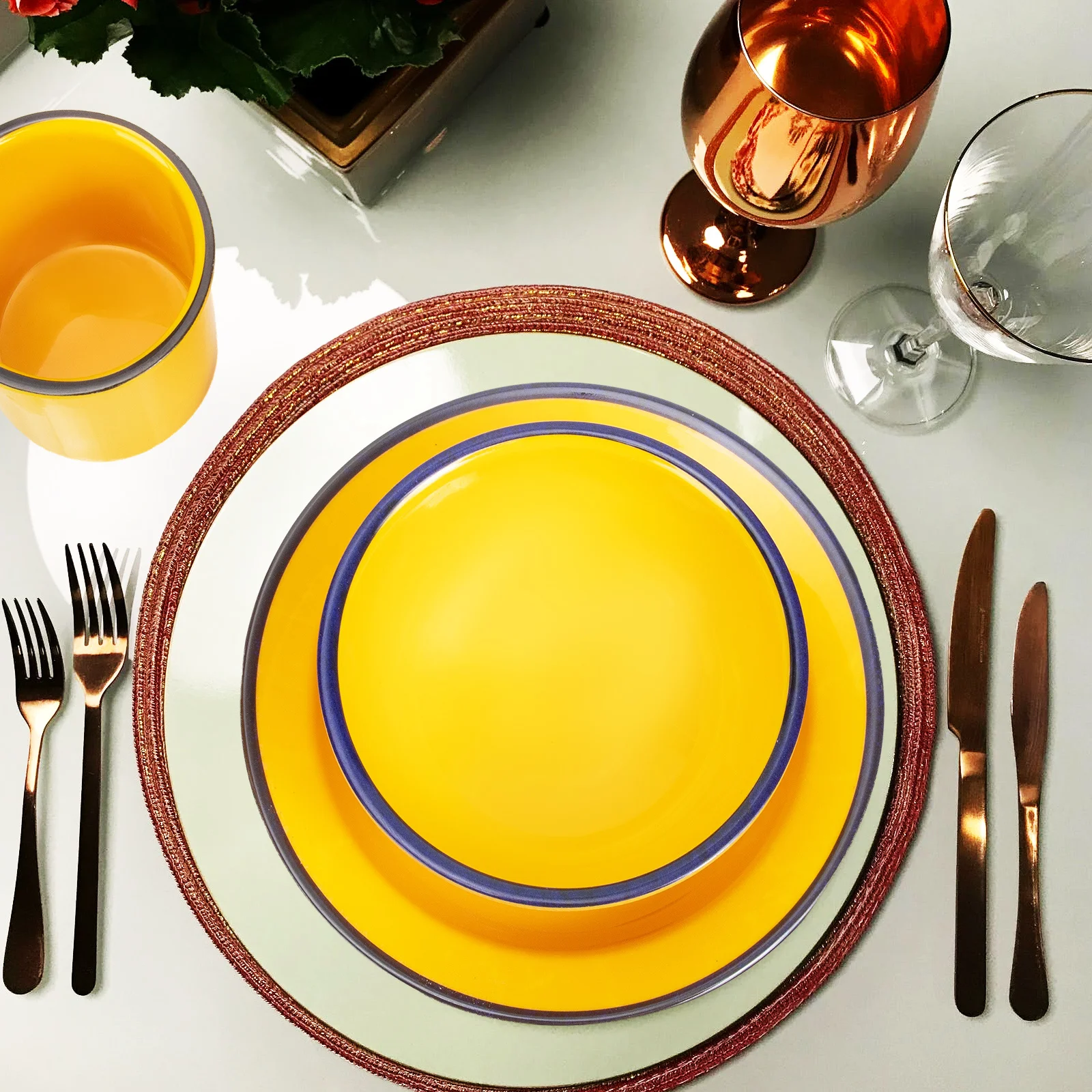 

Набор посуды из меламина: тарелки, миски, чашки. Небьющийся набор для сервировки супа, риса. Кухонные контейнеры для ресторанов и дома.