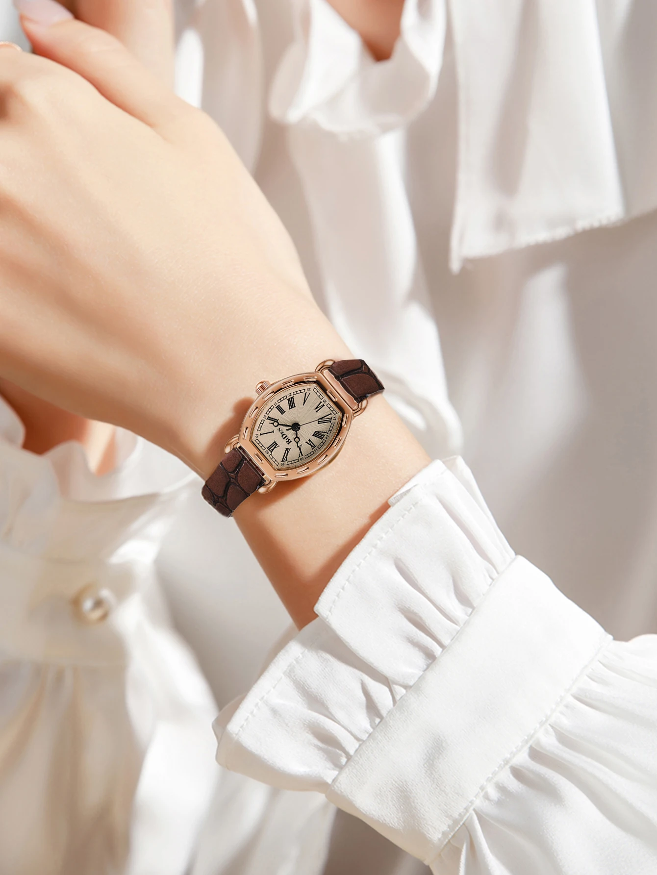 BIDEN fashion simple women's quartz watch Casual Retro Style Roman Scale Belt Quartz Movement Watch