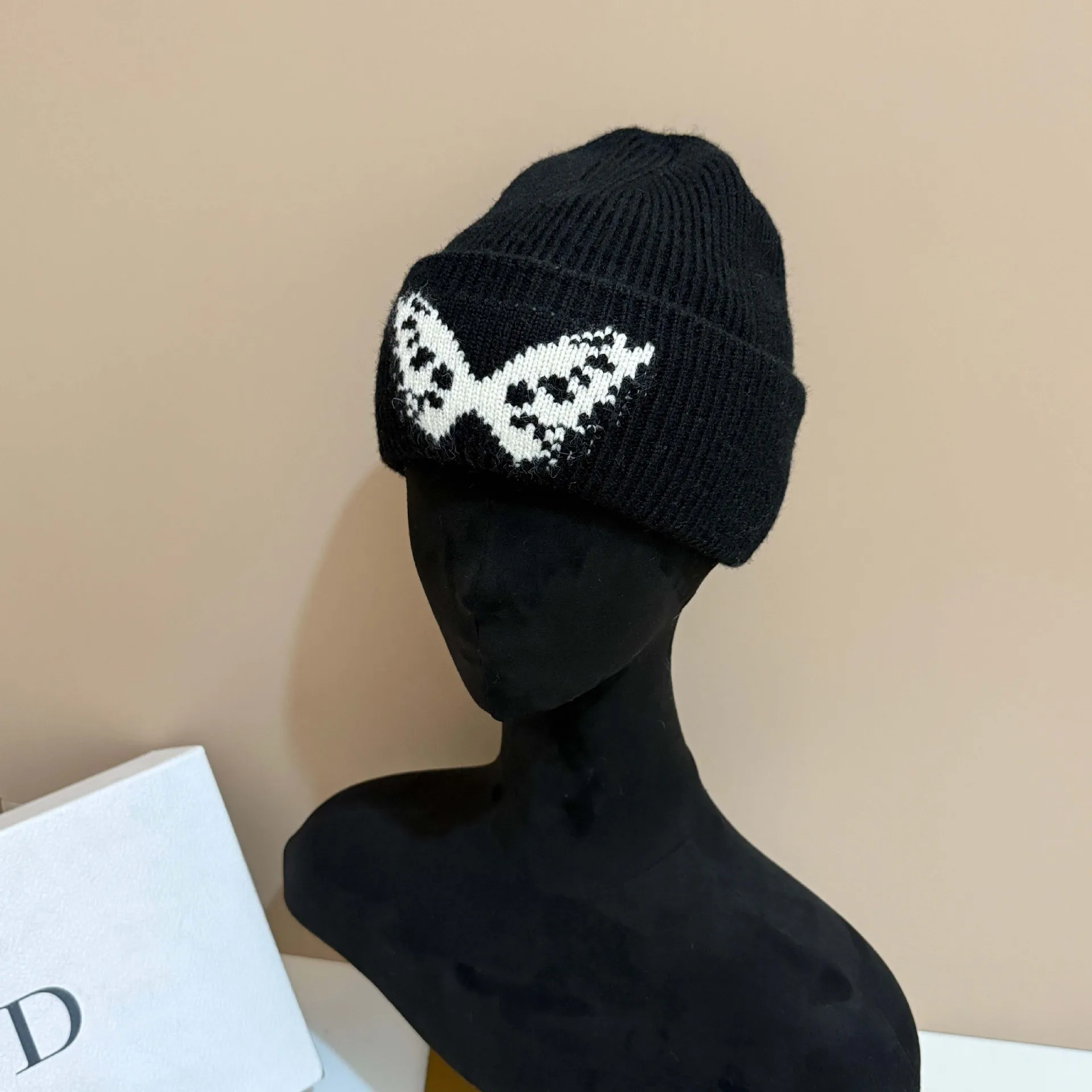 ​Designer Embroidered Bow Knit Cap Winter Warm Ear Protection Light Luxury Beanie Outdoor Balaclava Cold Hat Women Premium