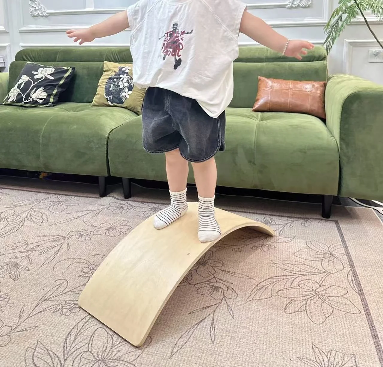 Outdoor Sports Toys Child Balance Toy Wooden Seesaw Indoor Curved Board Baby Double Wooden Outdoor Seesaw Yoga Board Kids Gift