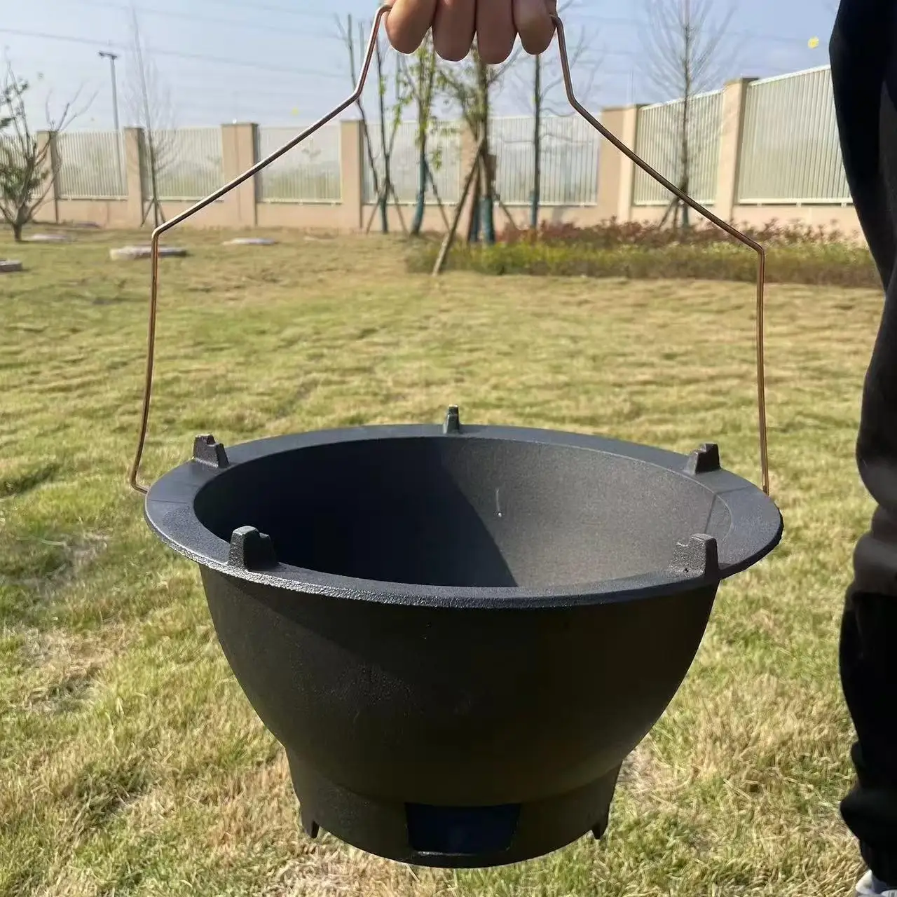 

Traditional Cast Iron Carbon Stove Old Sle BBQ ill Fire Pit Portable Cam Stove Wild Cooking Small Charcoal Pit