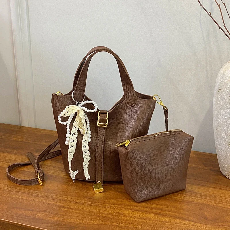 

Luxury Designer Leather Crossbody Bag For Women Elegant Shoulder Handbag With Gold Chain Strap Multipocket Tote Purse