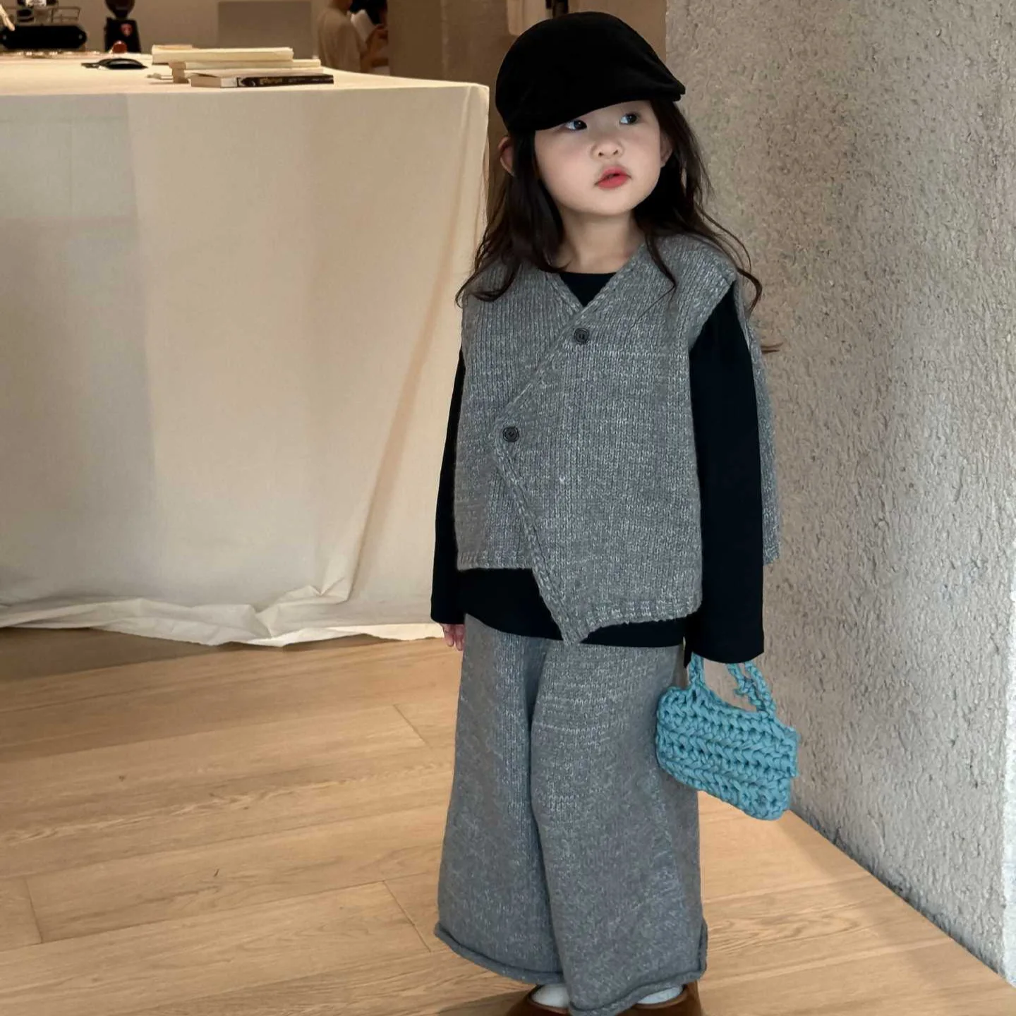 

Girls Suit 2025 Autumn New Childrens Clothing Girl Baby Languor Lazy Wind Wool Waistcoat Wide Leg Pants Bottom Shirt Three Sets