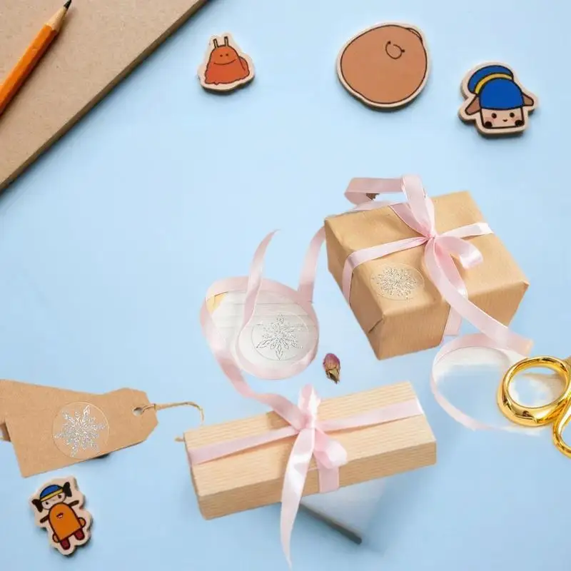 500 Lembar/Rol Stiker Kepingan Salju Transparan Stiker Label Natal untuk Hadiah Anak-anak Dekorasi Amplop Paket Kue Alat Tulis