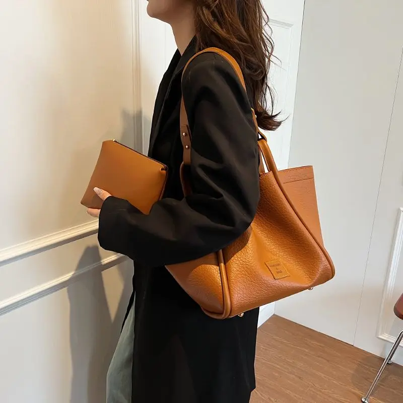 2024 Small Crowd Underarm Women Fall Winter Trend Nostalgia Japanese Ultra-large Sewing Thread Magnetic Snap Capacity Tote Bag