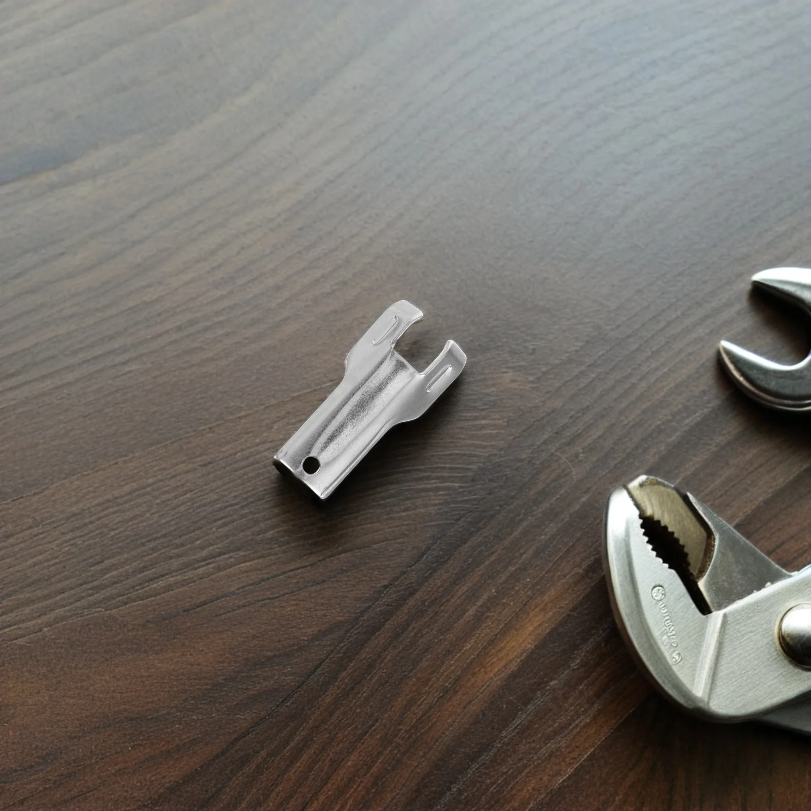 

2Pcs Bait Box Key for Mouse Stations Userfriendly Design Ensures Easy Operation and Durability Pull Station Key