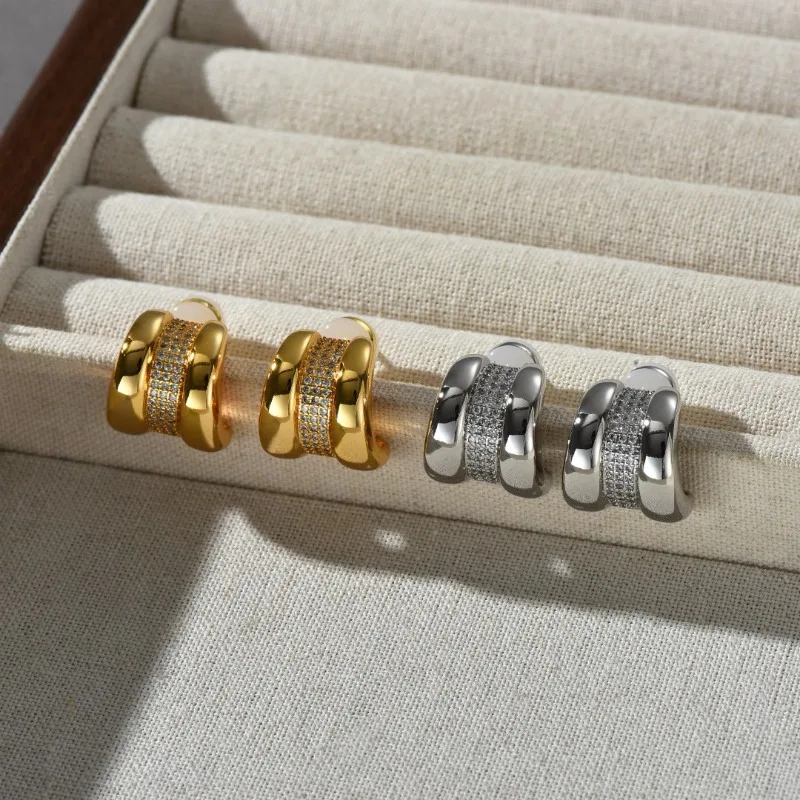 

European American Fashion Light Zircon S925 Silver Needle Highend Temperament Women Earrings Birthday Party Wedding Jewelry Gift