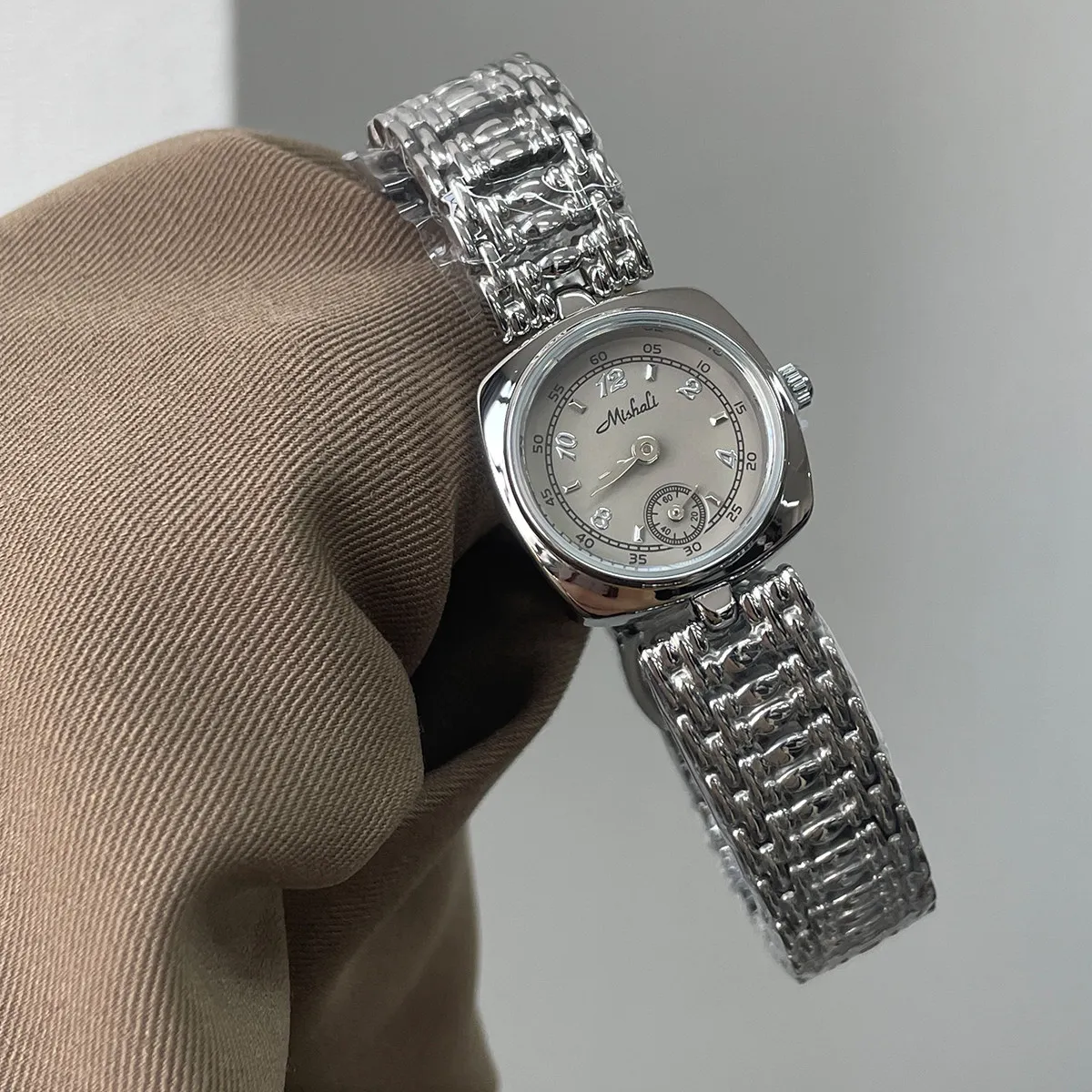 

Small And Exquisite Women'S Watch, 2026 New Model, Stylish Wristwatch For Female Students And Women, With A Beautiful Design.