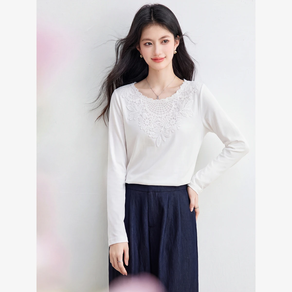 VIMLY French Embroidered White T-shirt Women Fall 2026 Crew Neck Loose-fit Long Sleeve Tees Fashion Elegant Tops Ladies A7596