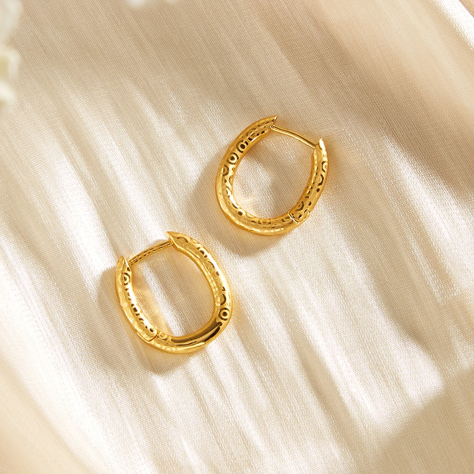 YTJX النحاس مطلية بالذهب أنيقة المرأة بسيطة على شكل حرف U أقراط مطبوعة مجوهرات اكسسوارات 2025 جديد لمحبي هدية الكريسماس