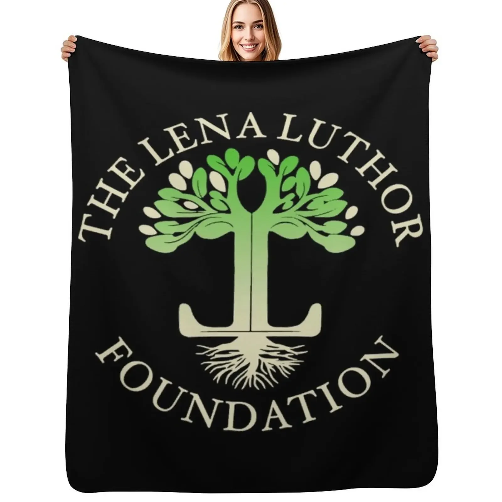 Свитер с логотипом фонда Лены Лутор