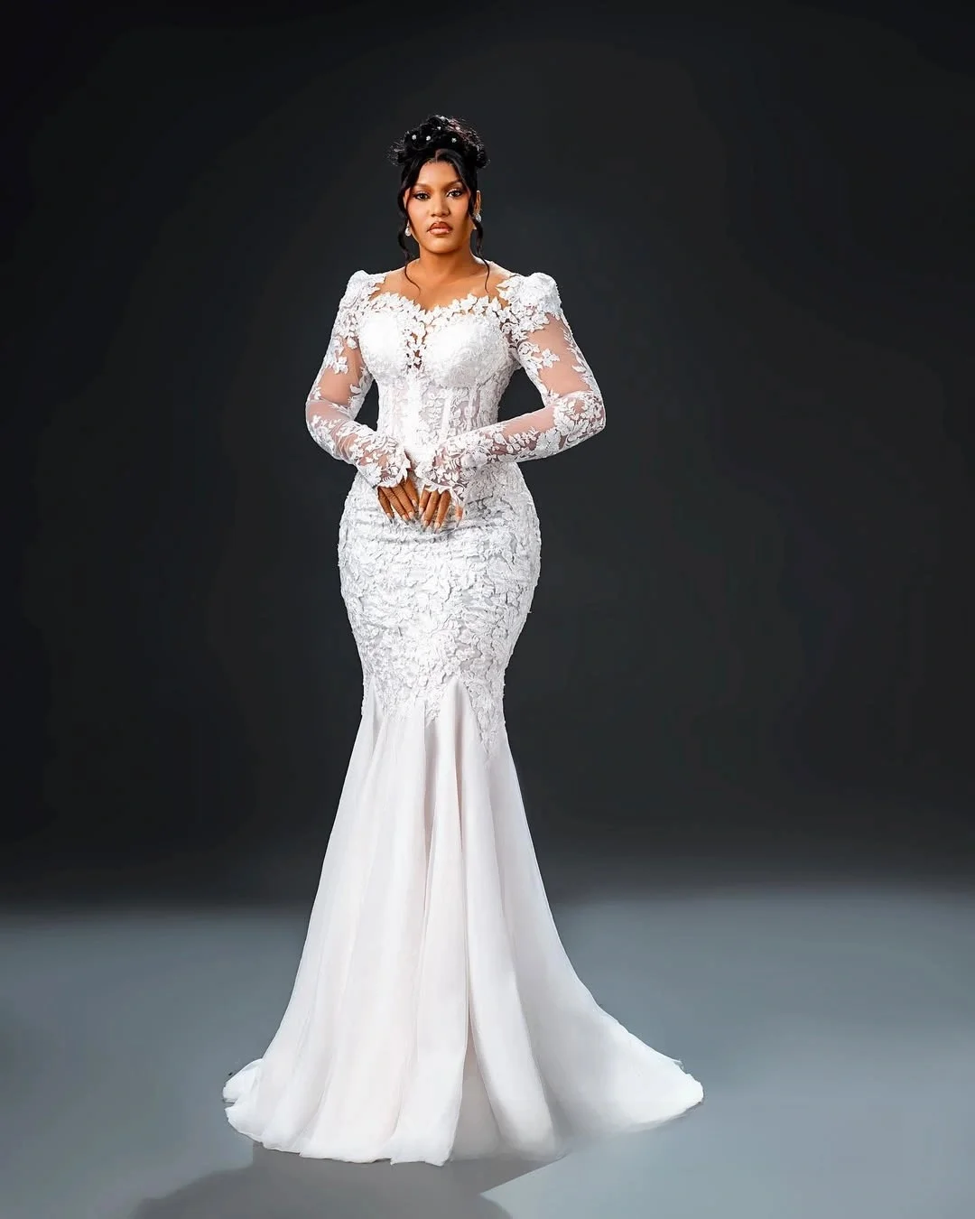 Customized Sheer Neck Lace Appliques  Wedding Dress Court Train Robe De Mariée Sweep Train Stunning  Long Sleeves  Bridal Gowns