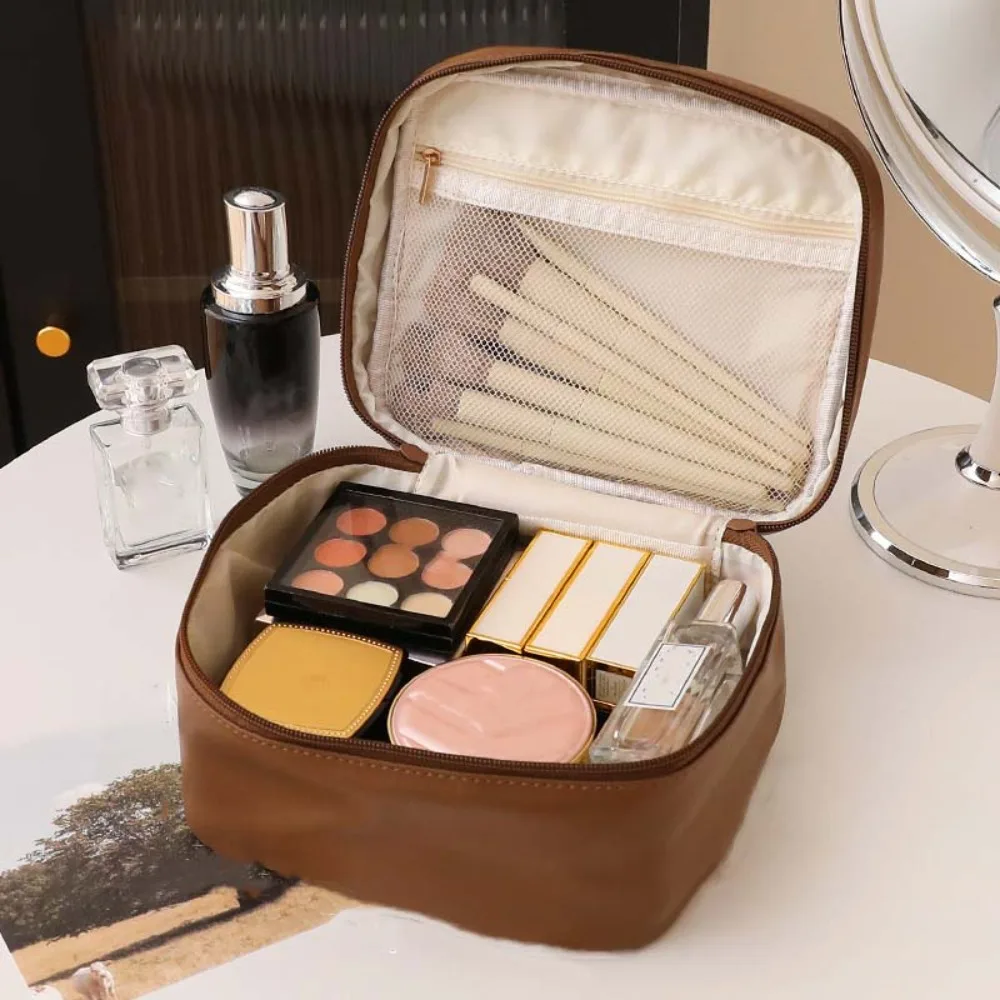 Polyester PU Cosmetic Bag Large Capacity Anti-splash Water Make Up Pouch Bag Three-dimensional Green Solid Color Storage Handbag