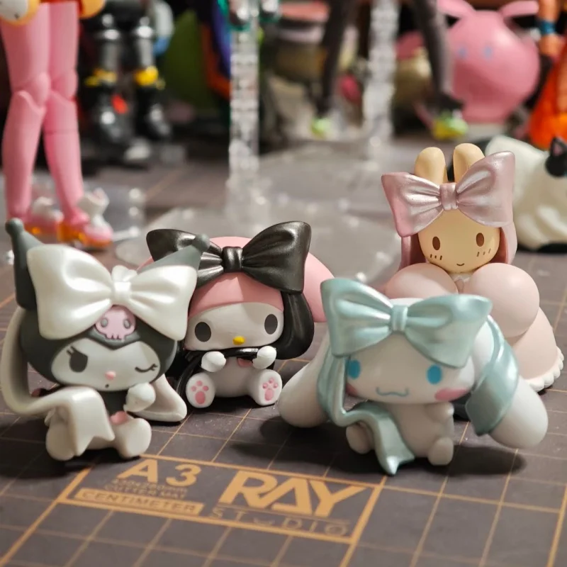 Sanrio yumemita kuroko aplicação da lei estatueta do cão na moda cápsula brinquedos autêntico nó em forma de arco decoração figura de ação