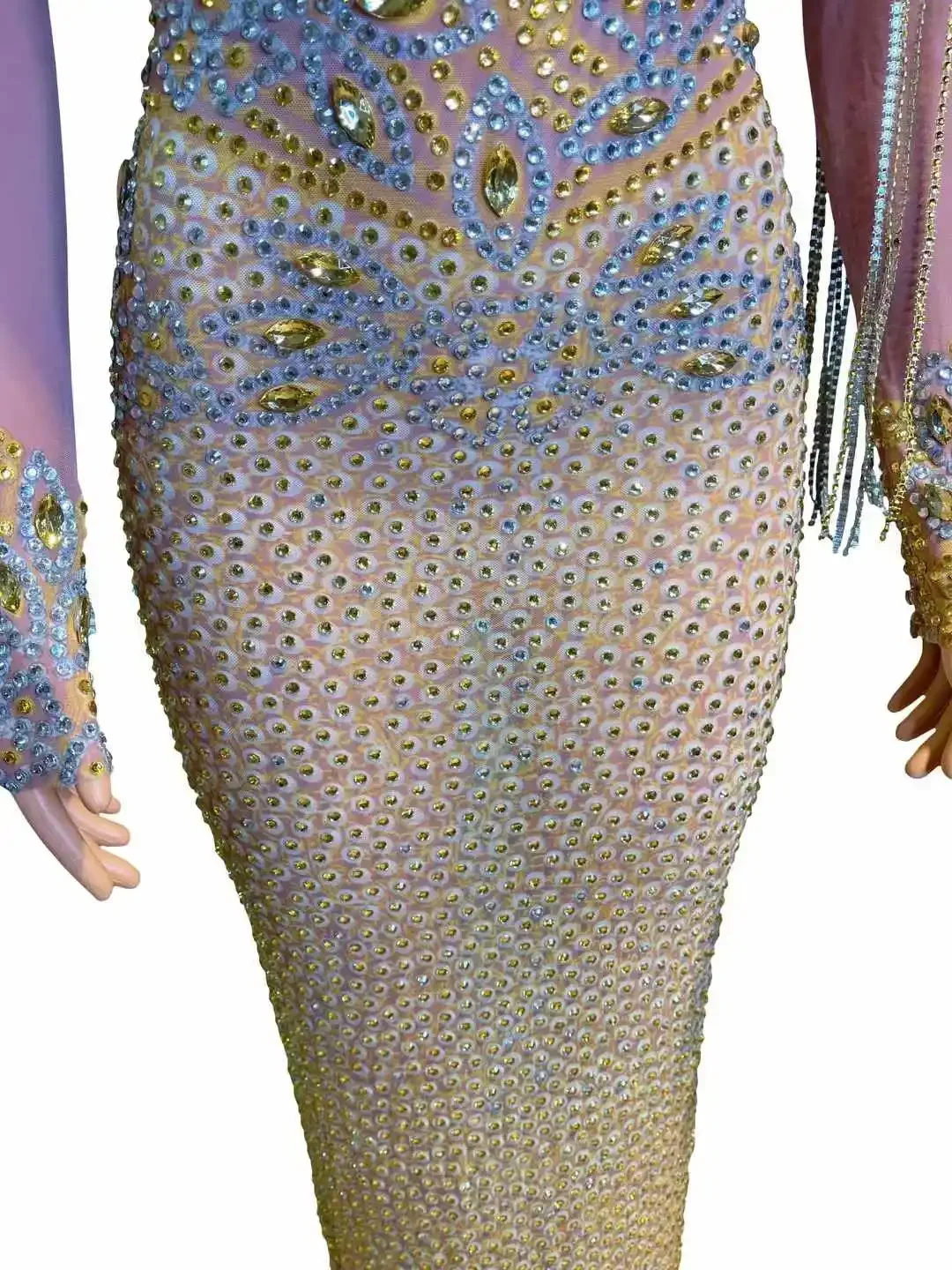 فستان نسائي أنيق بحجر الراين بالكامل أنيق لأعياد الميلاد والسهرات والحفلات الراقصة فستان مطاطي للمغني والراقص الملكة المتأنق 2025 ملابس السنة الجديدة
