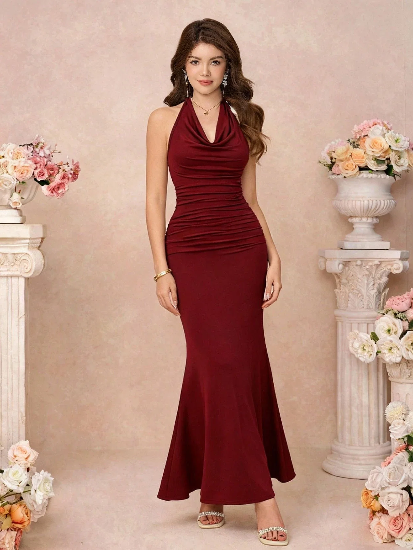 

Бордовое драпированное вечернее платье-русалка макси с воротником-халтер для торжественных мероприятий