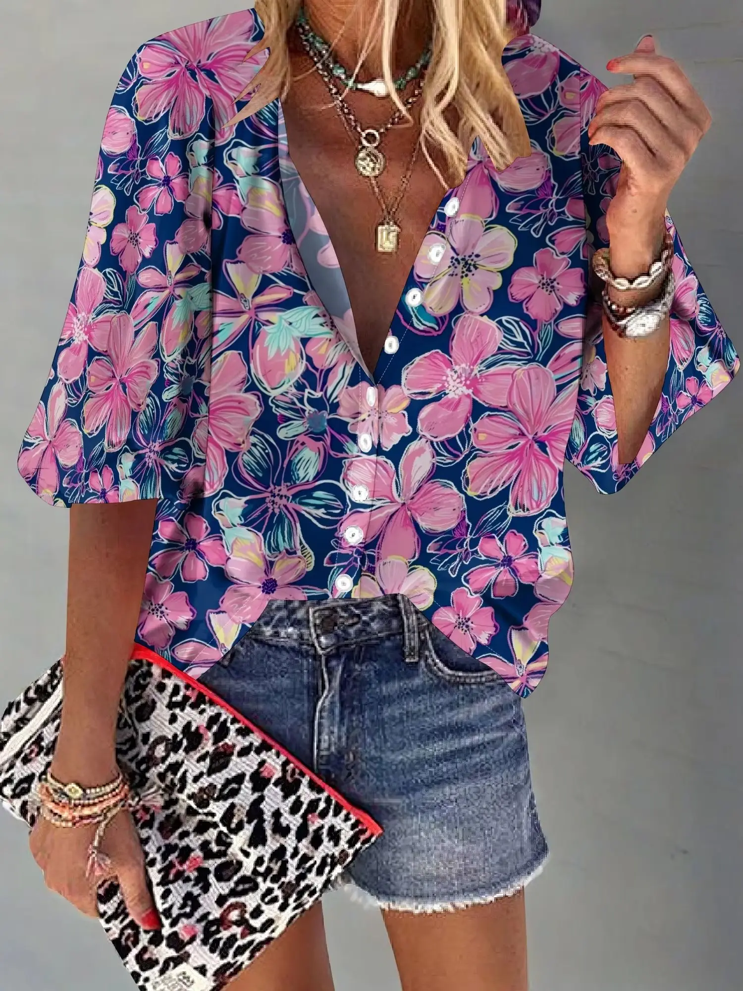 Рисунок 3 - Женские рубашки на пуговицах с