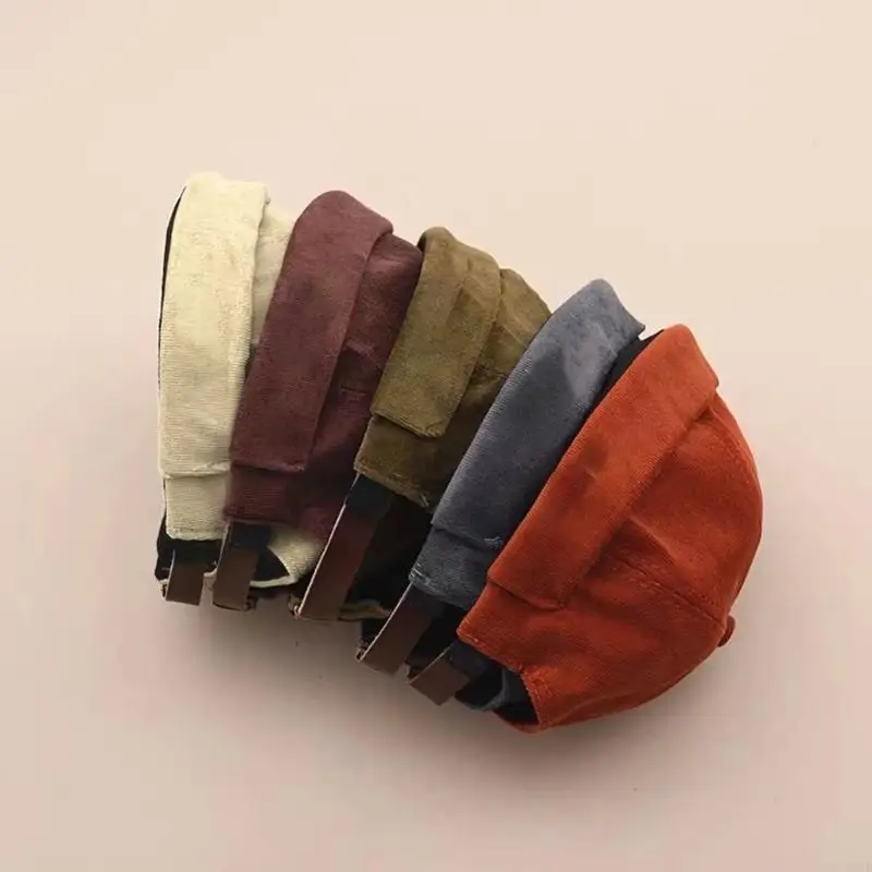 قبعات بدون حواف مصنوعة من سروال قصير مع ديكور من القماش على الطراز القديم