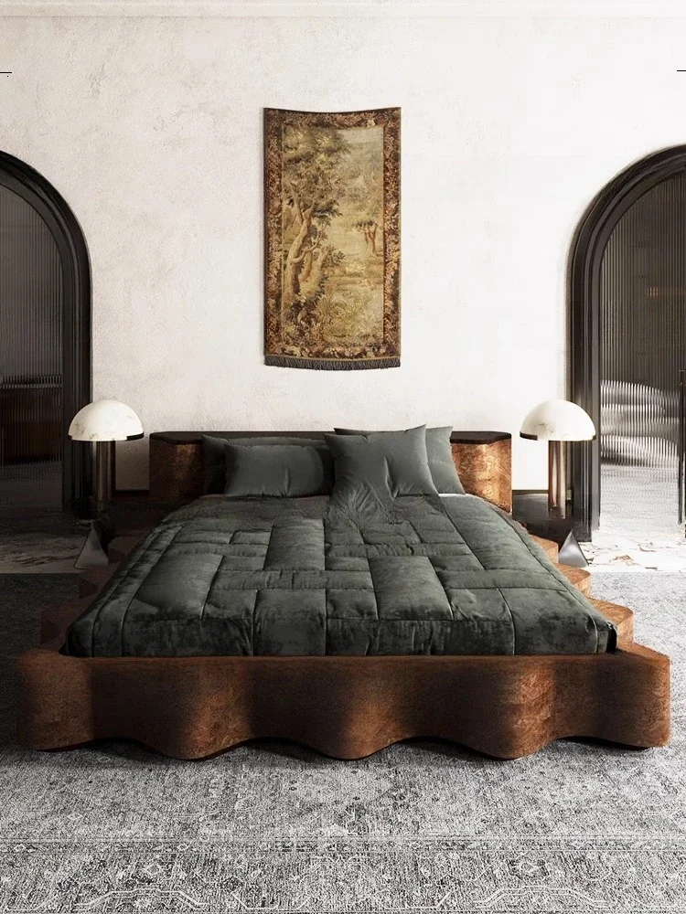 侘び寂び風ダブルベッド、樹瘤木目、波型無垢材ベッド、ショートスタイル