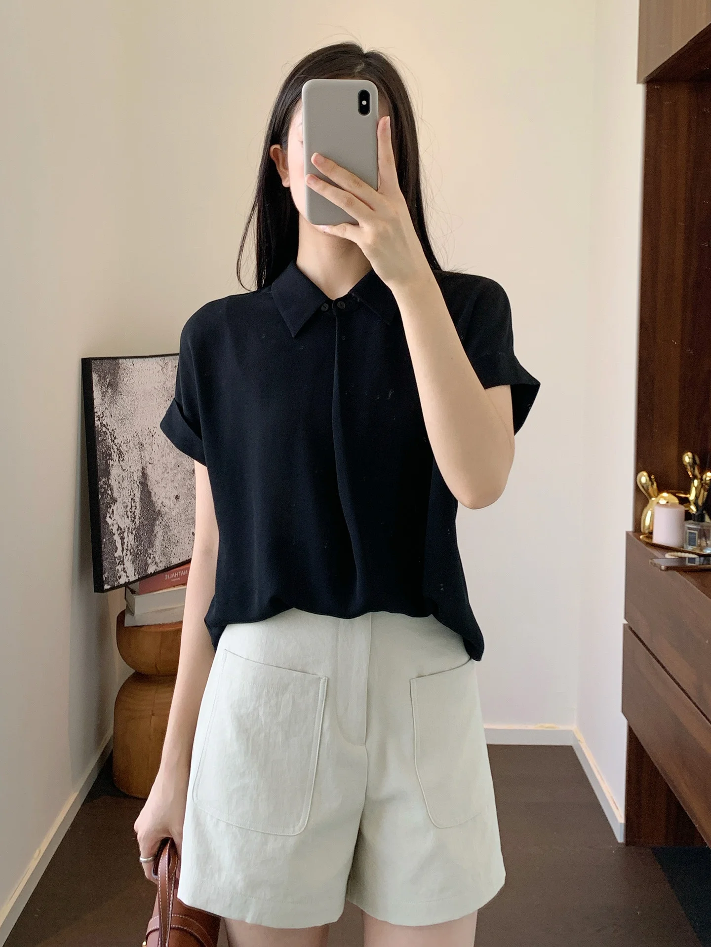 

Black 21 Momme Silk Shirt Loose Fit Simple Collar Breathable Versatile Women's Summer Fashion Casual Wear