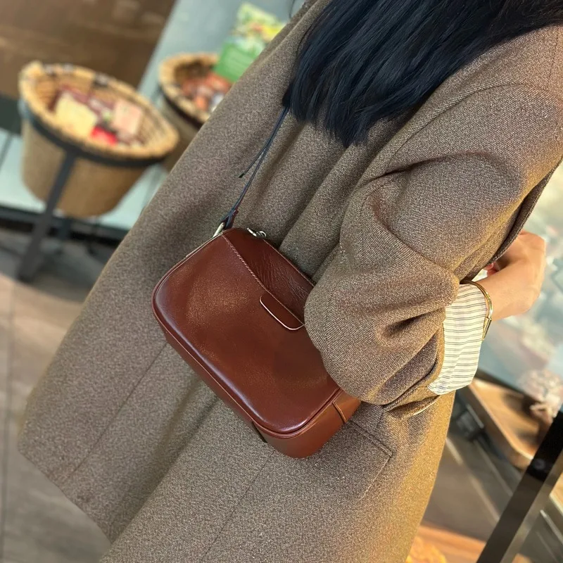 Genuine Leather Crossbody Bag for Women 2023 New Simple High Capacity Boston Pillow Bag Retro Commuter Shoulder Bag