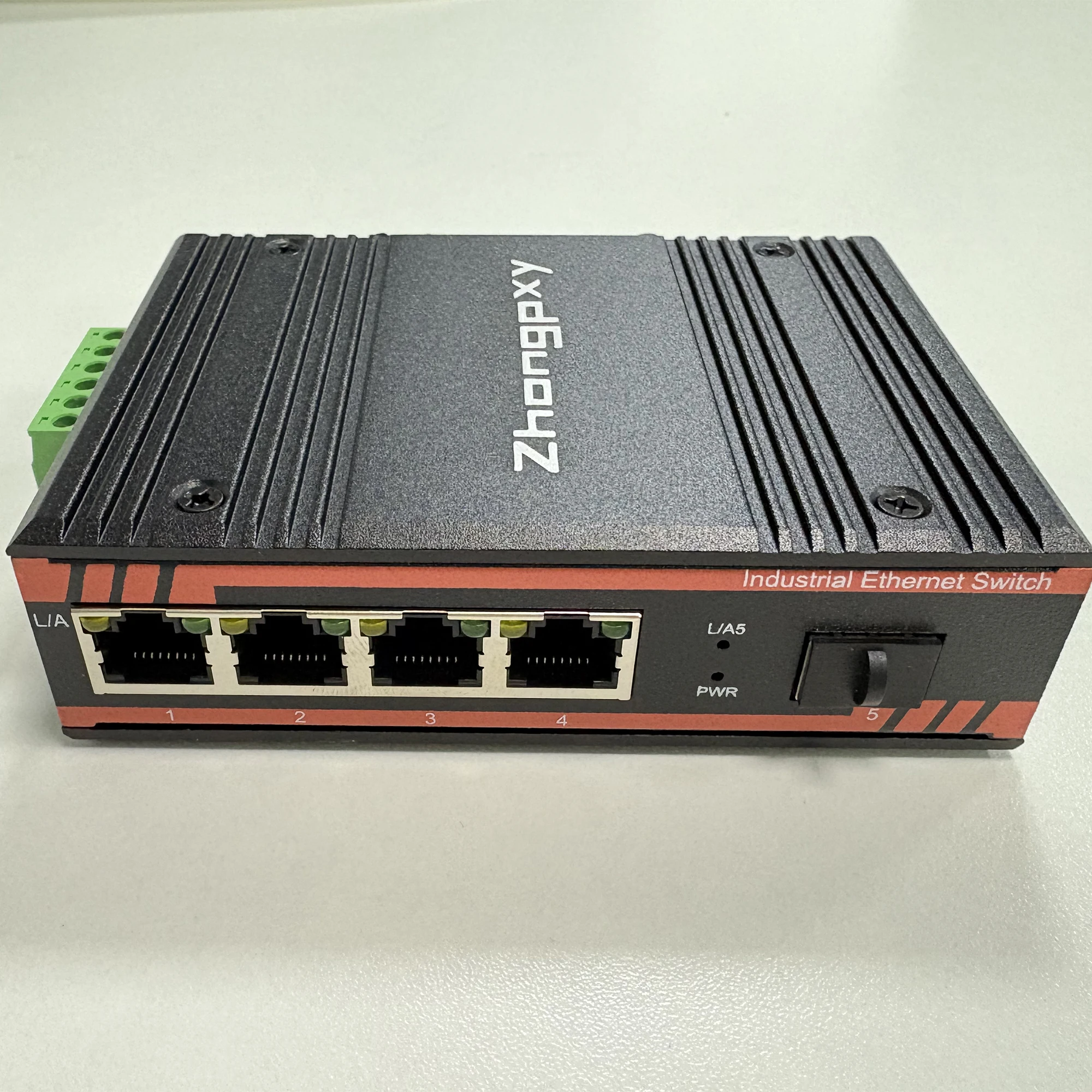 Industrial Ethernet Switch 4×Gigabit RJ45 + 1×SFP Fiber | 5-Port Unmanaged DIN-Rail Switch | IP40 Aluminum |12–52V DC|-40~80℃