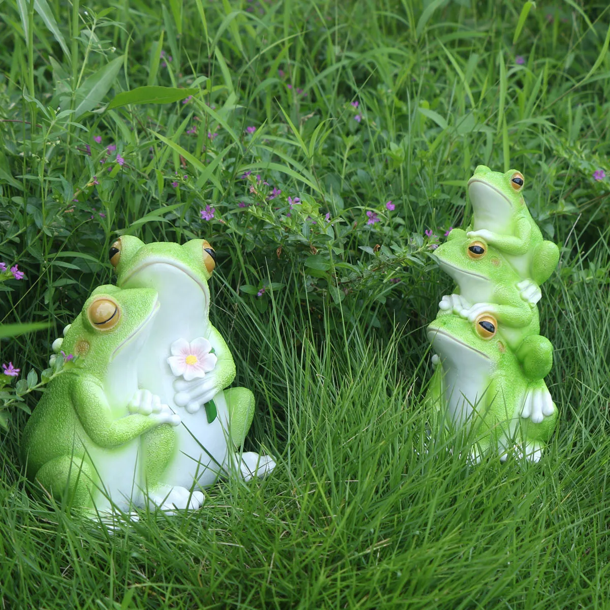 

1pc Adorable Couple Frog Statue - Whimsical Garden Decoration for Yard Lawn Porch Balcony Patio Outdoor Space - Handcrafted