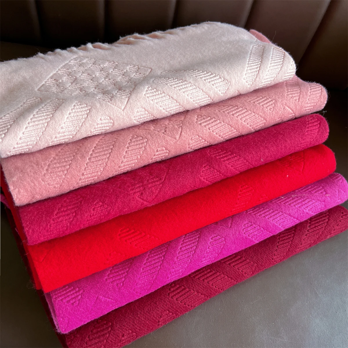 

New Embossed Cashmere Women's Winter Scarf Warm Chunky Shawl Luxury Designer Tassels Pashmina Bufanda Lady Wrap Man Scarves