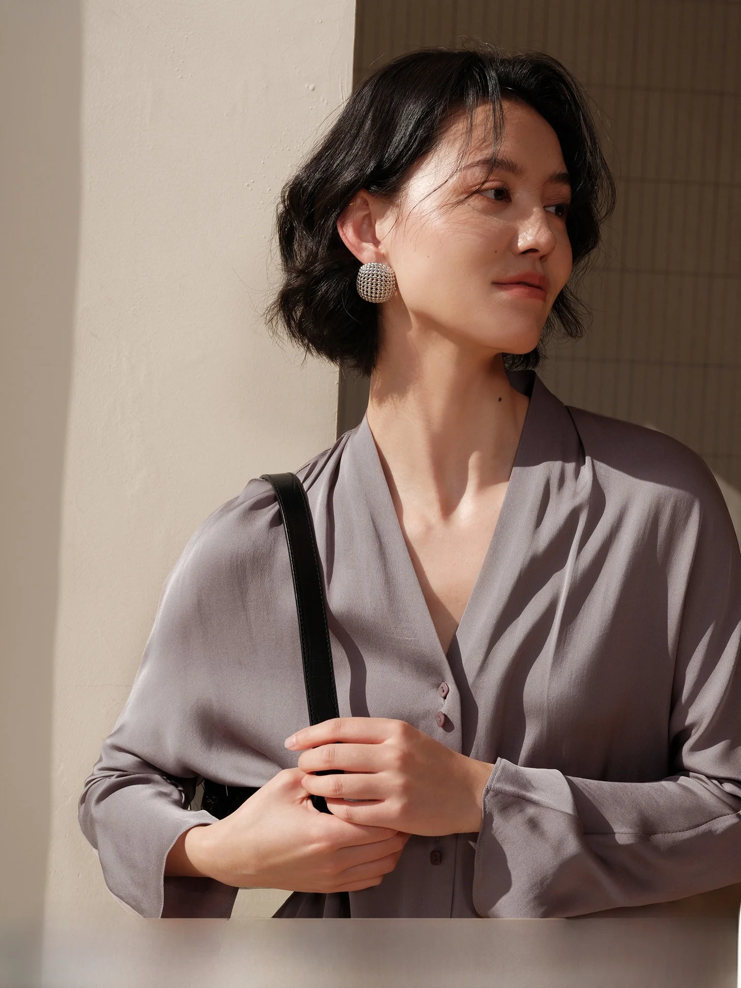 

Шелковая блузка Zhimai Rihuo с длинным рукавом, эластичным воротником и дизайном с запахом, из натурального шелка, фиолетового цвета, французский стиль, женская, премиум-класса