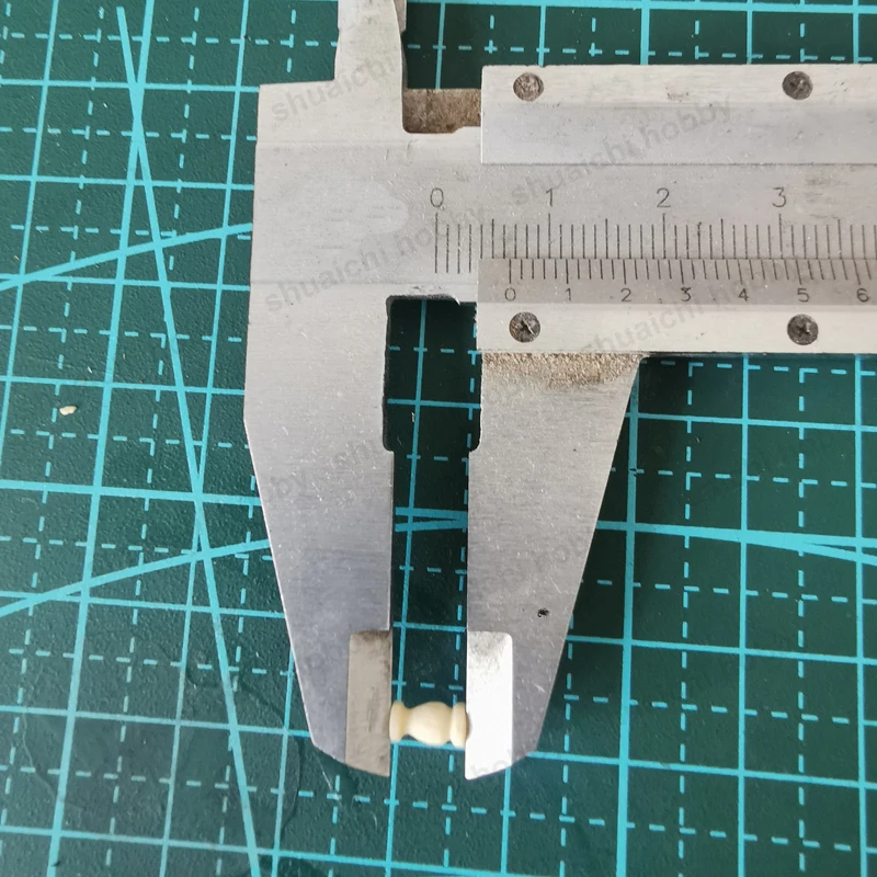 20 SZT. Miniaturowe Drewniane Kolumny Rzymskie Wysokość 6-6,5mm Symulowane Elementy Balustrady Zestaw do Modelu Żaglówki w Skali DIY