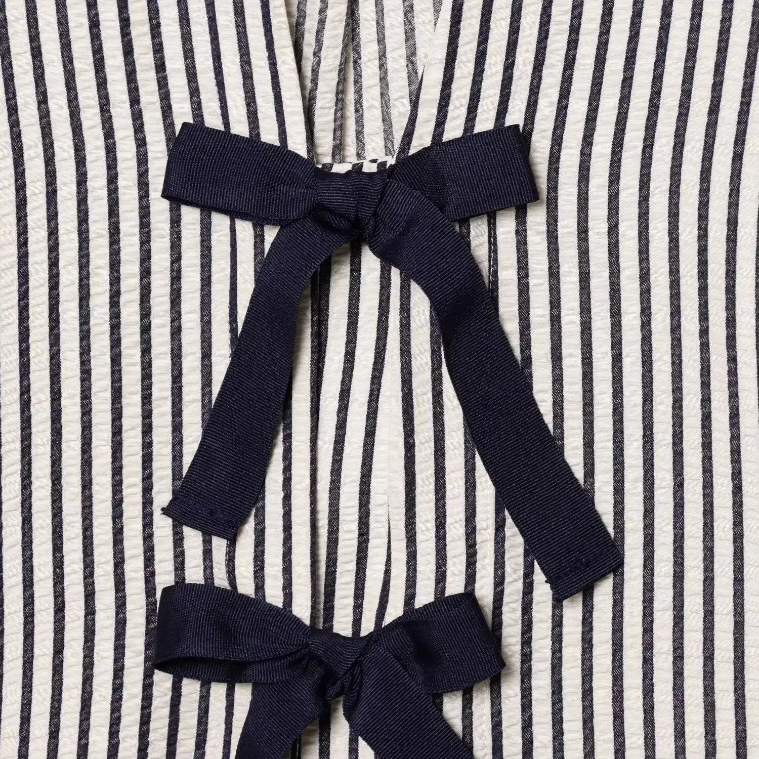 KEYANKETIAN été nouveau femmes rayé à manches courtes col en v papillon nœud décoration couverture chemise femmes petit haut