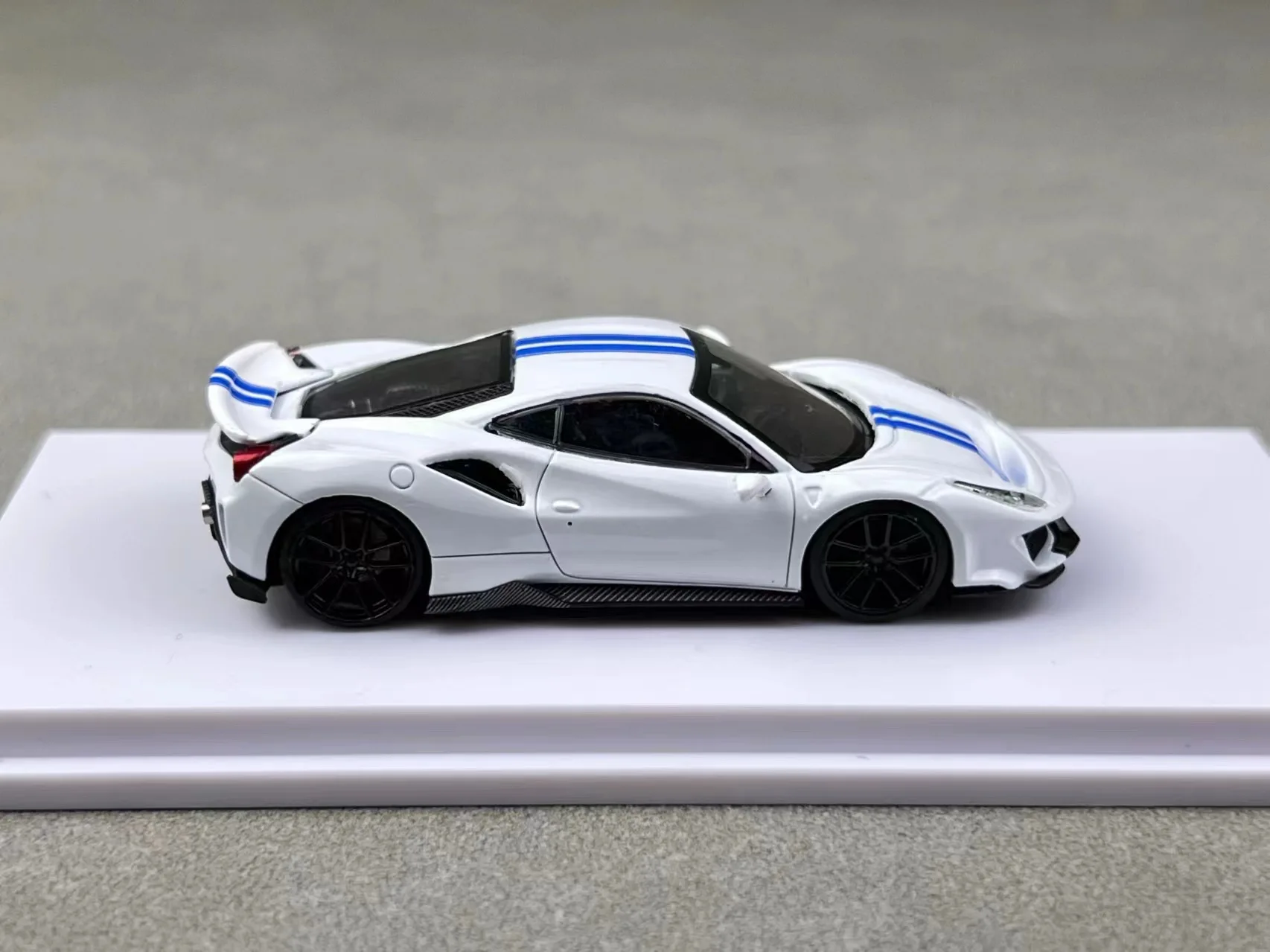 DCM 1:64 Novitec 488 Pista Metallic black /White limited999 Diecast Model Car