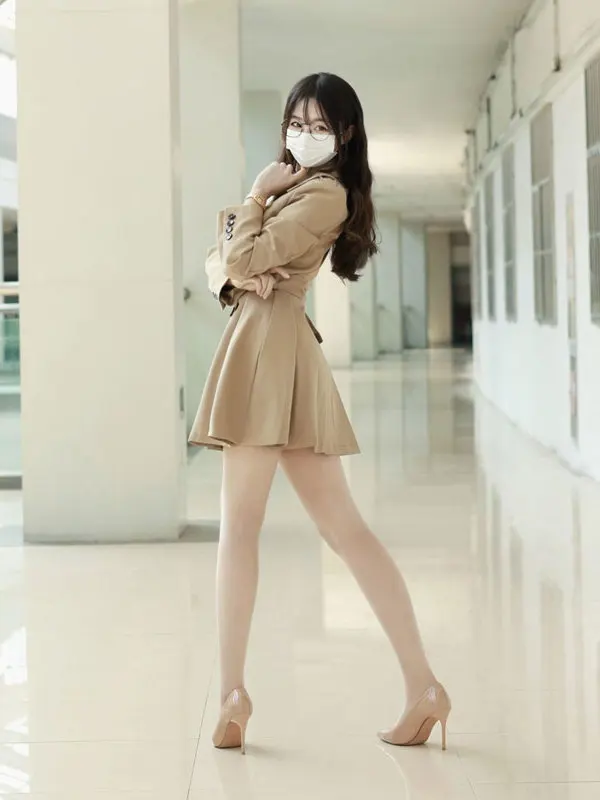 

Корейская короткая юбка с высокой талией и эффектом утяжки для невысоких фигур, зима 2026, модная коллекция